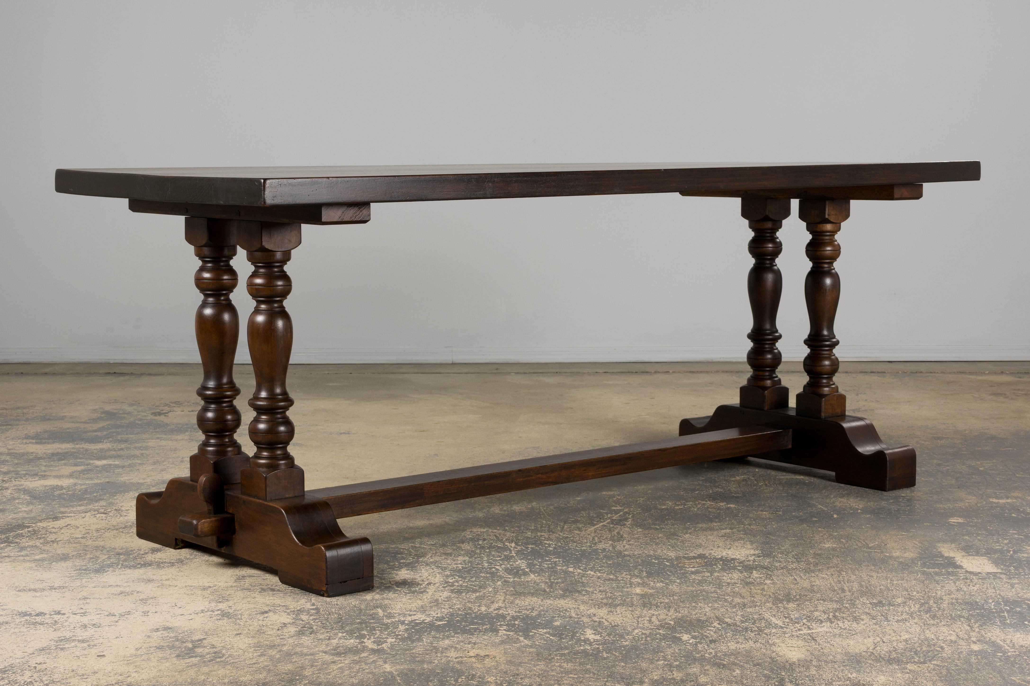 Mesa de comedor campestre provincial francesa de caballete de roble para granja en Bueno estado para la venta en Astoria, NY