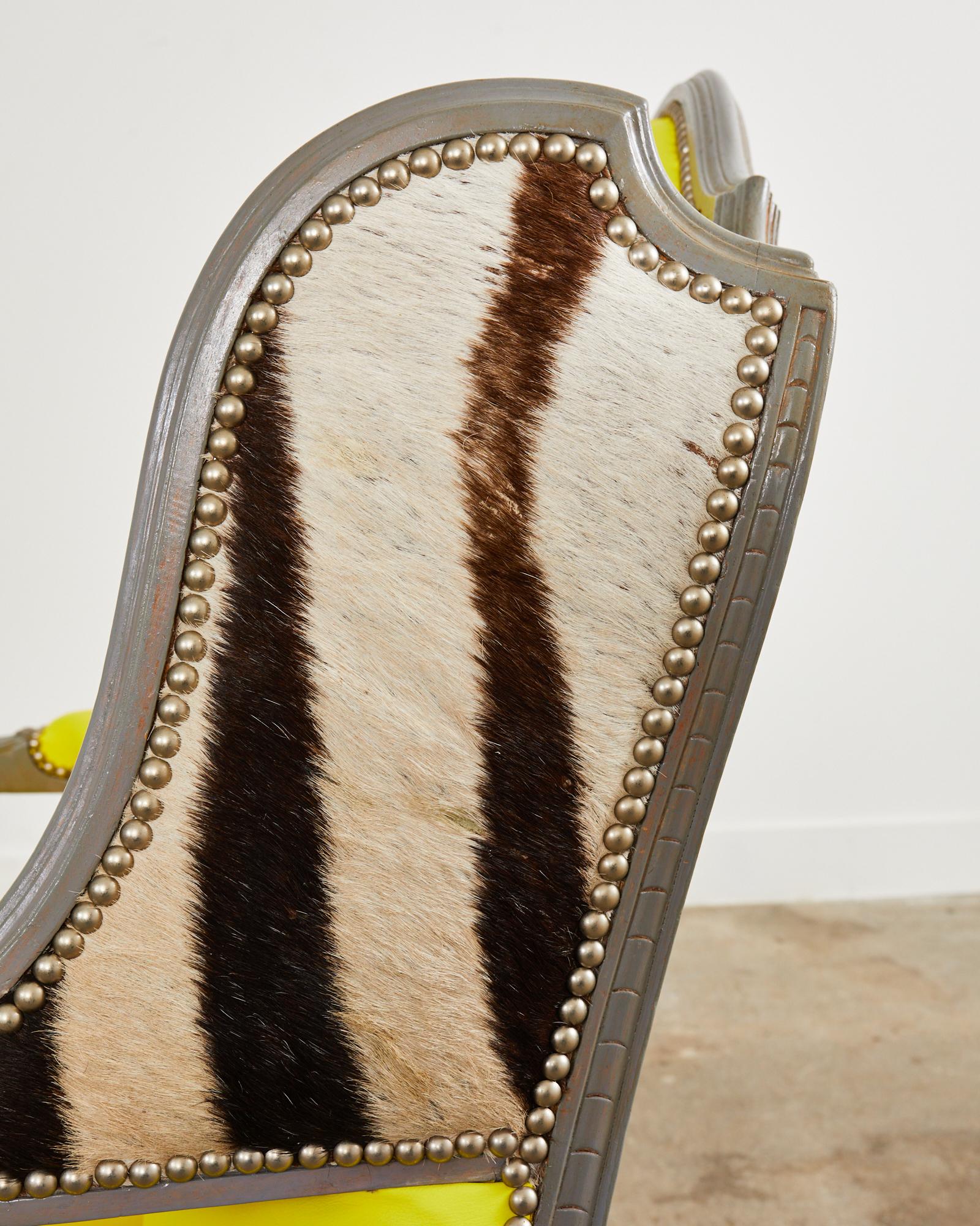 Fauteuil à la Reine avec Oreilles peint, chaise Wingback par Ira Yeager en vente 1