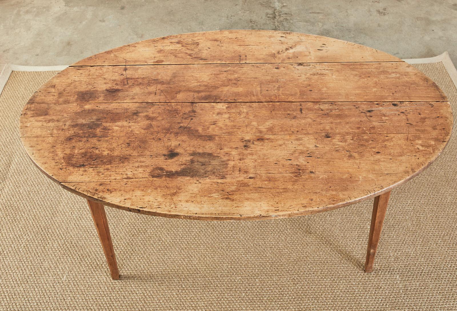 Country French Provincial Pine Farmhouse Oval Dining Table In Distressed Condition In Rio Vista, CA