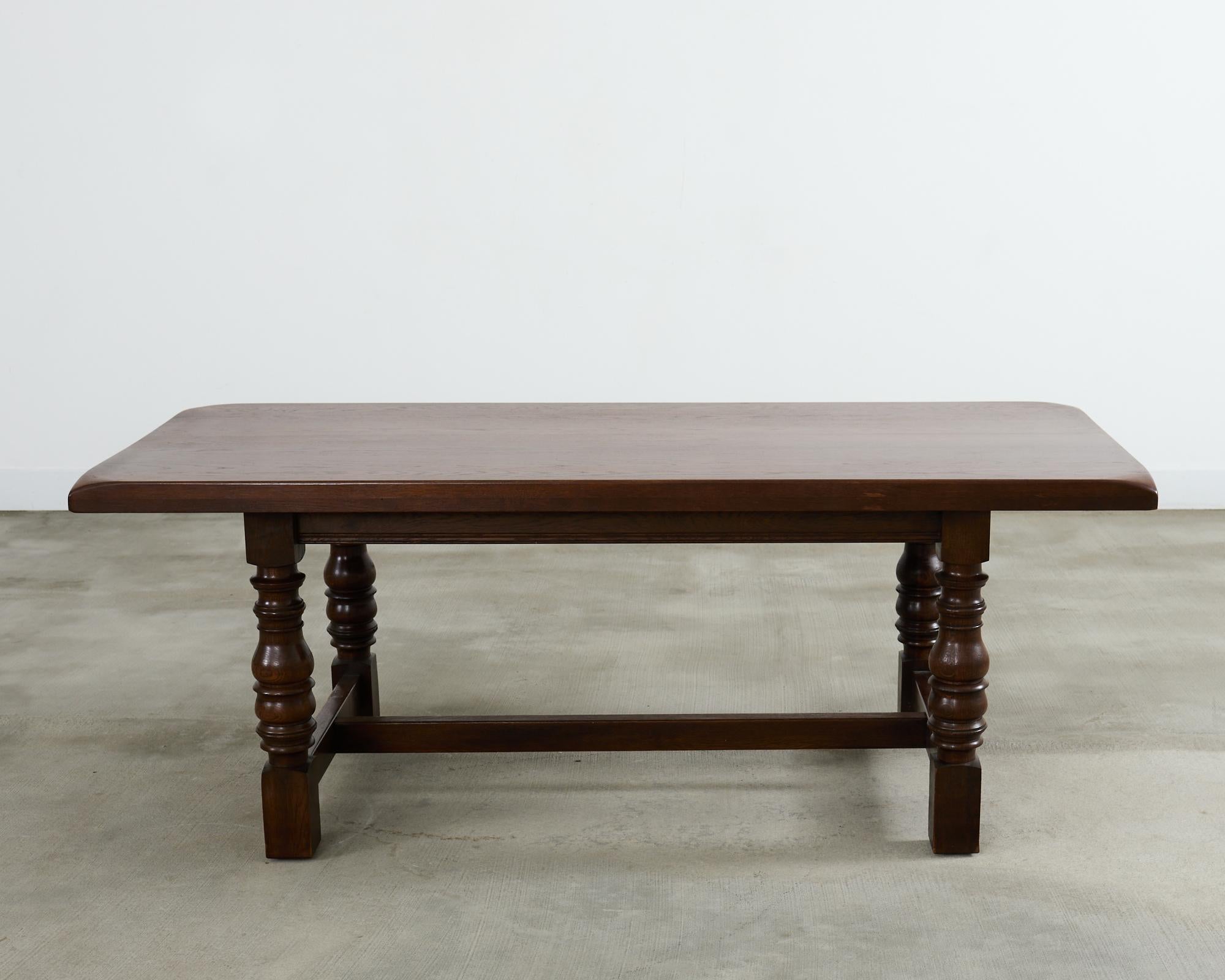 Table à manger à tréteaux de ferme en chêne de style provincial français en vente 7