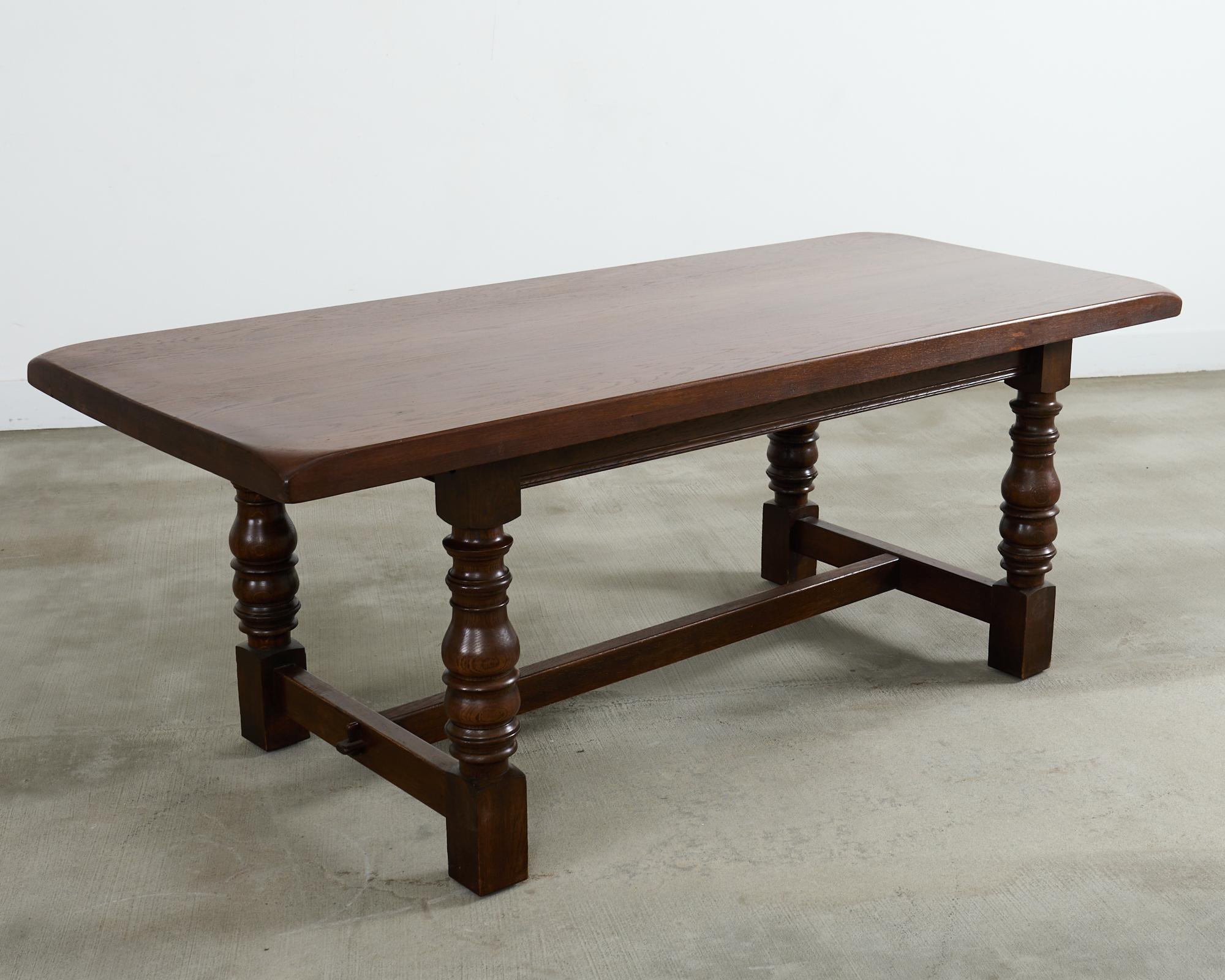 20ième siècle Table à manger à tréteaux de ferme en chêne de style provincial français en vente