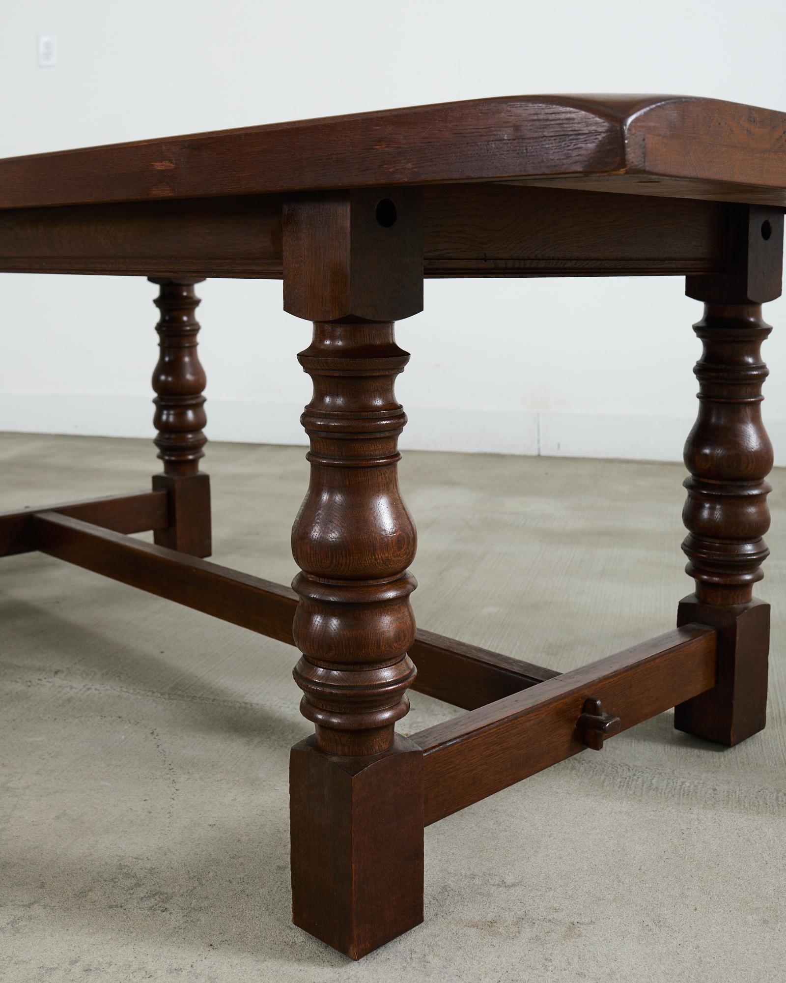 Table à manger à tréteaux de ferme en chêne de style provincial français en vente 1