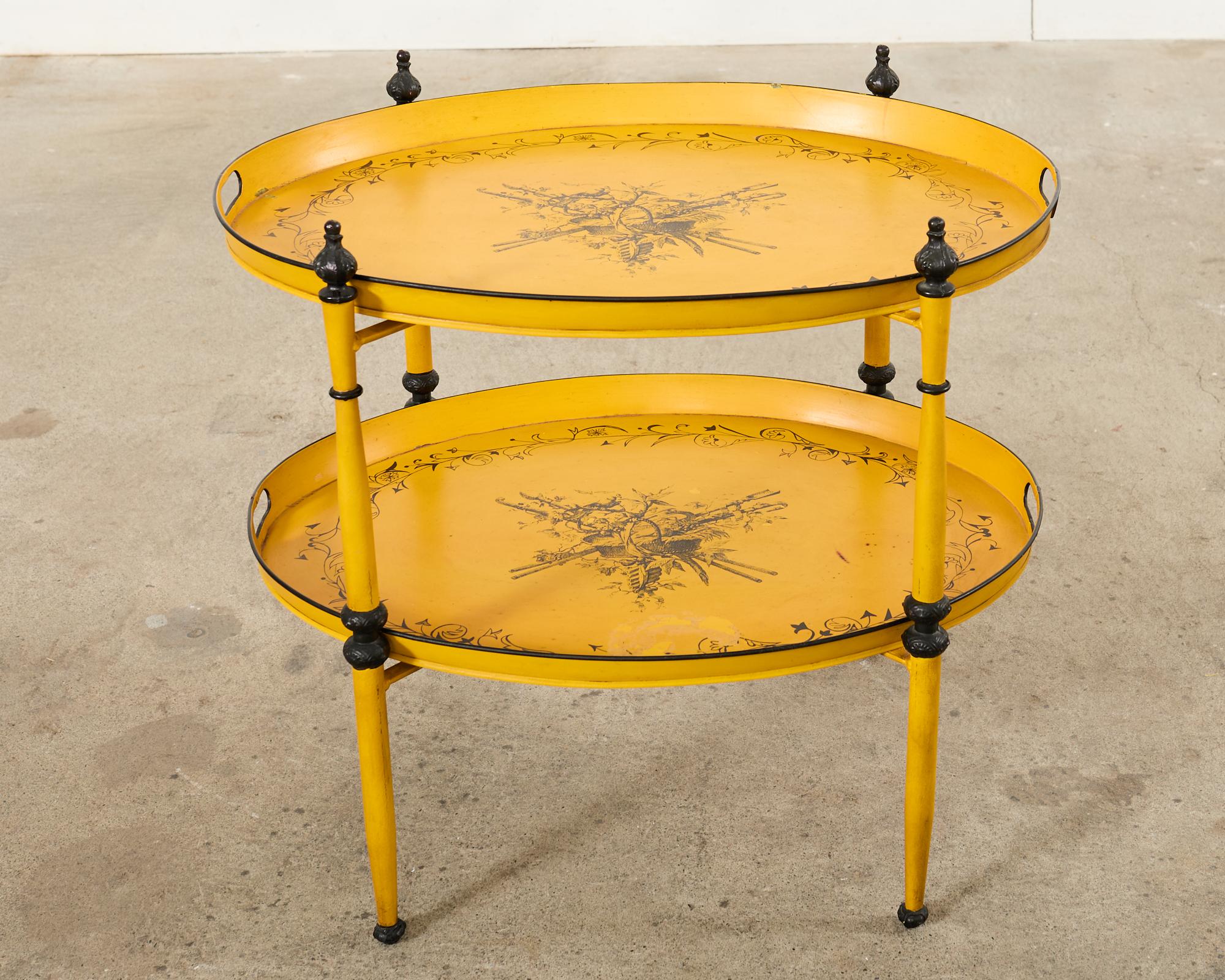 italien Table à plateaux à deux niveaux de style provincial français en vente