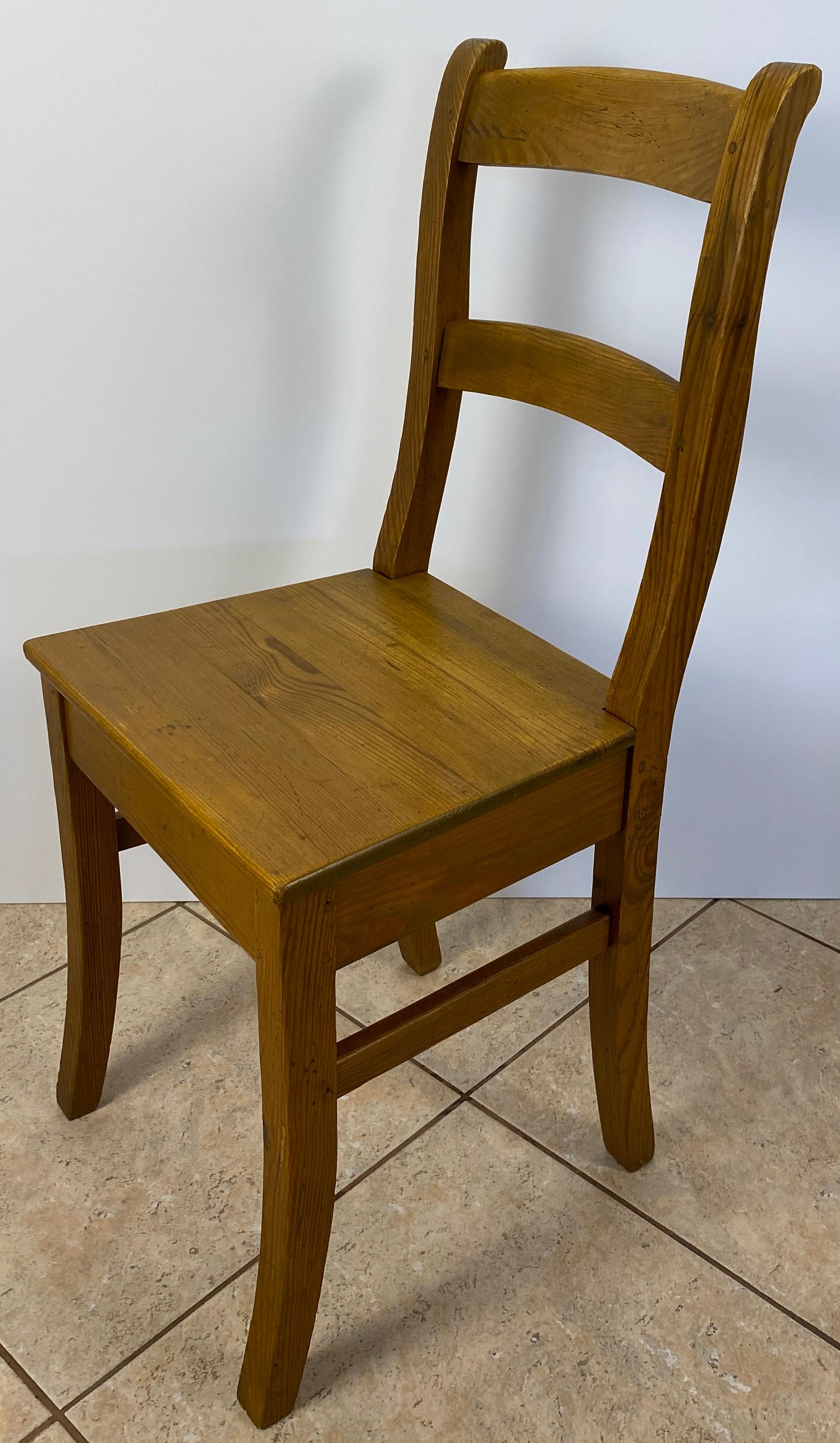 Juego de 5 sillas de comedor de madera de estilo provincial francés campestre Francés en venta