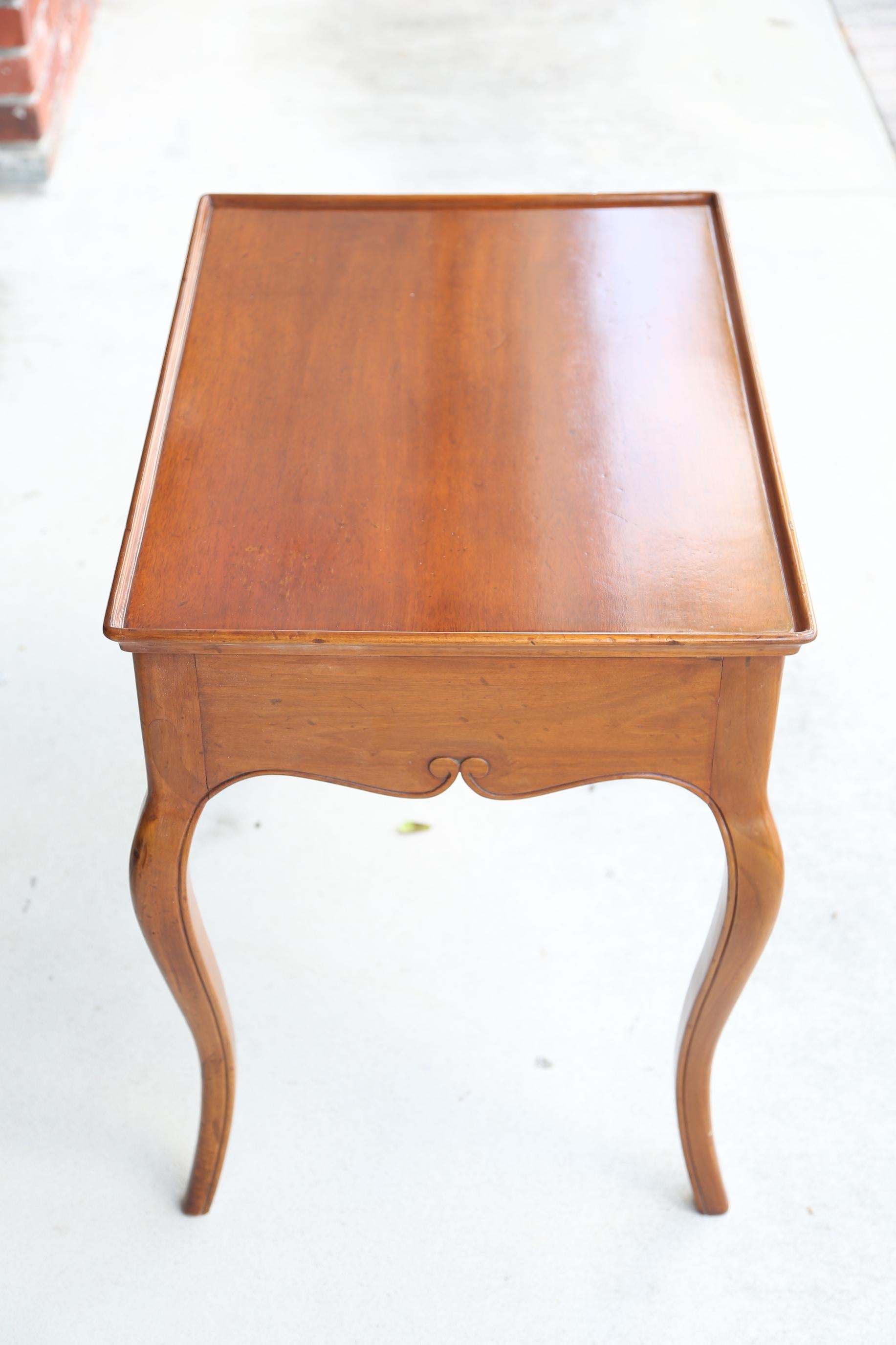 Country French Side Table In Good Condition In West Palm Beach, FL