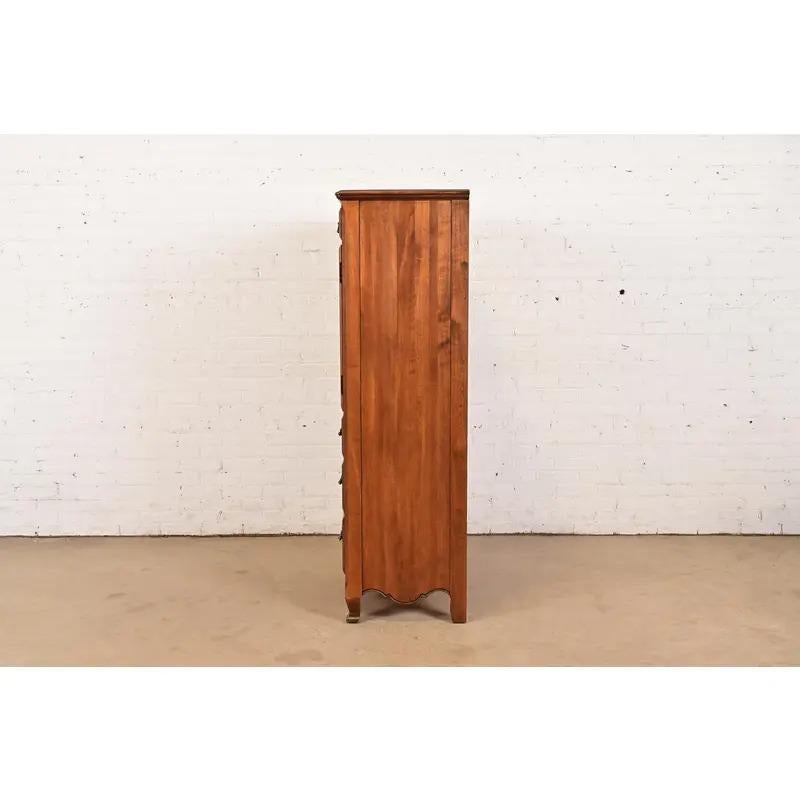 Land Französisch massivem Ahorn Highboy Kommode oder Kommode von Schubladen im Angebot 5