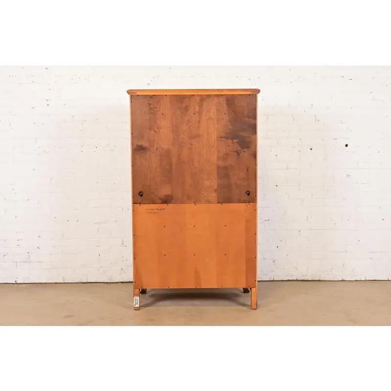 Land Französisch massivem Ahorn Highboy Kommode oder Kommode von Schubladen im Angebot 6