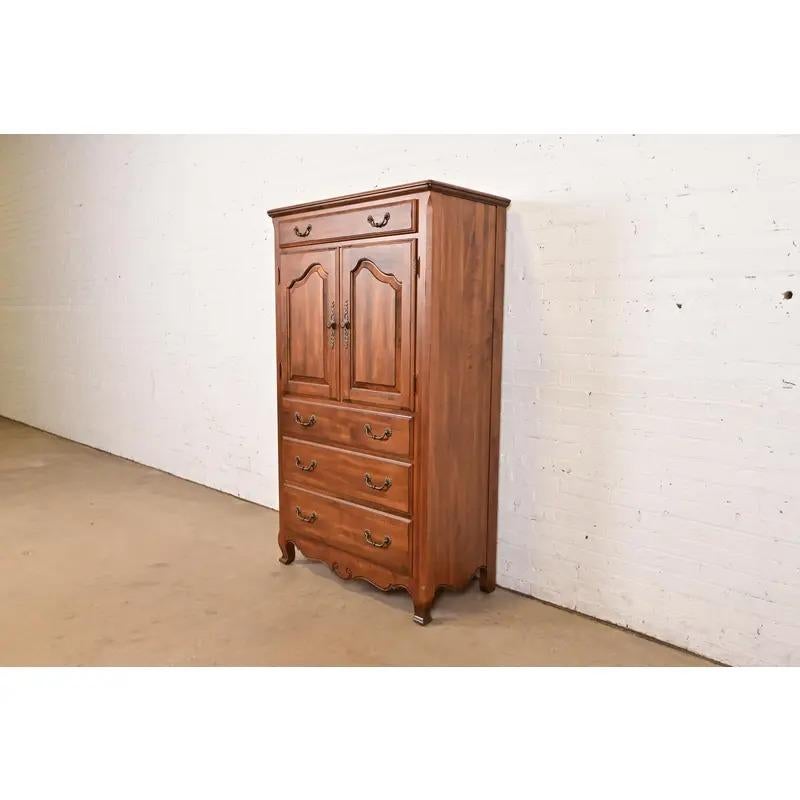 Land Französisch massivem Ahorn Highboy Kommode oder Kommode von Schubladen (amerikanisch) im Angebot