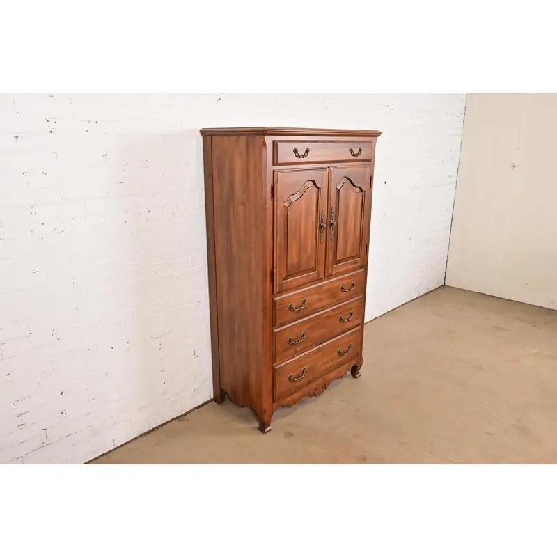 Land Französisch massivem Ahorn Highboy Kommode oder Kommode von Schubladen im Zustand „Gut“ im Angebot in South Bend, IN