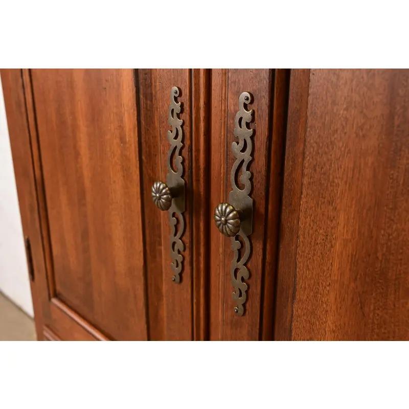 Land Französisch massivem Ahorn Highboy Kommode oder Kommode von Schubladen im Angebot 1