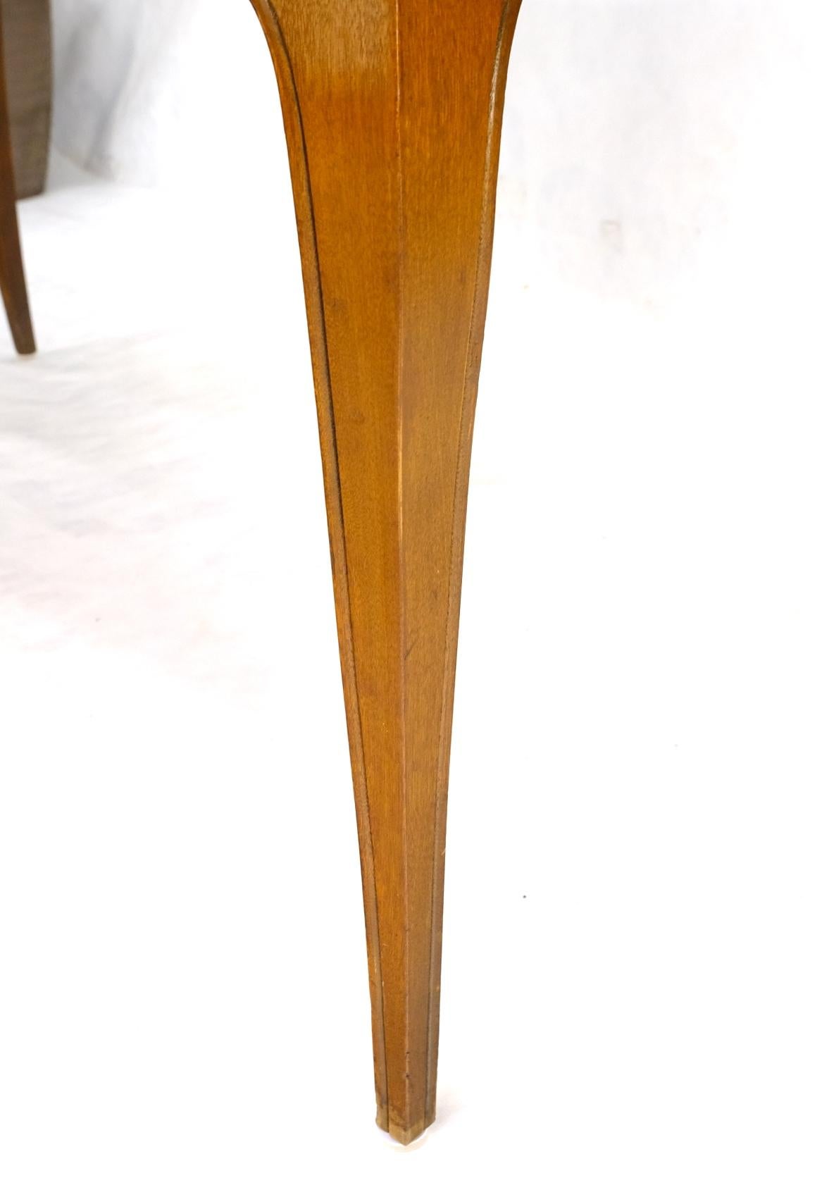 Französischer Schreibtisch mit Lederplatte aus massivem Nussbaumholz im Angebot 6