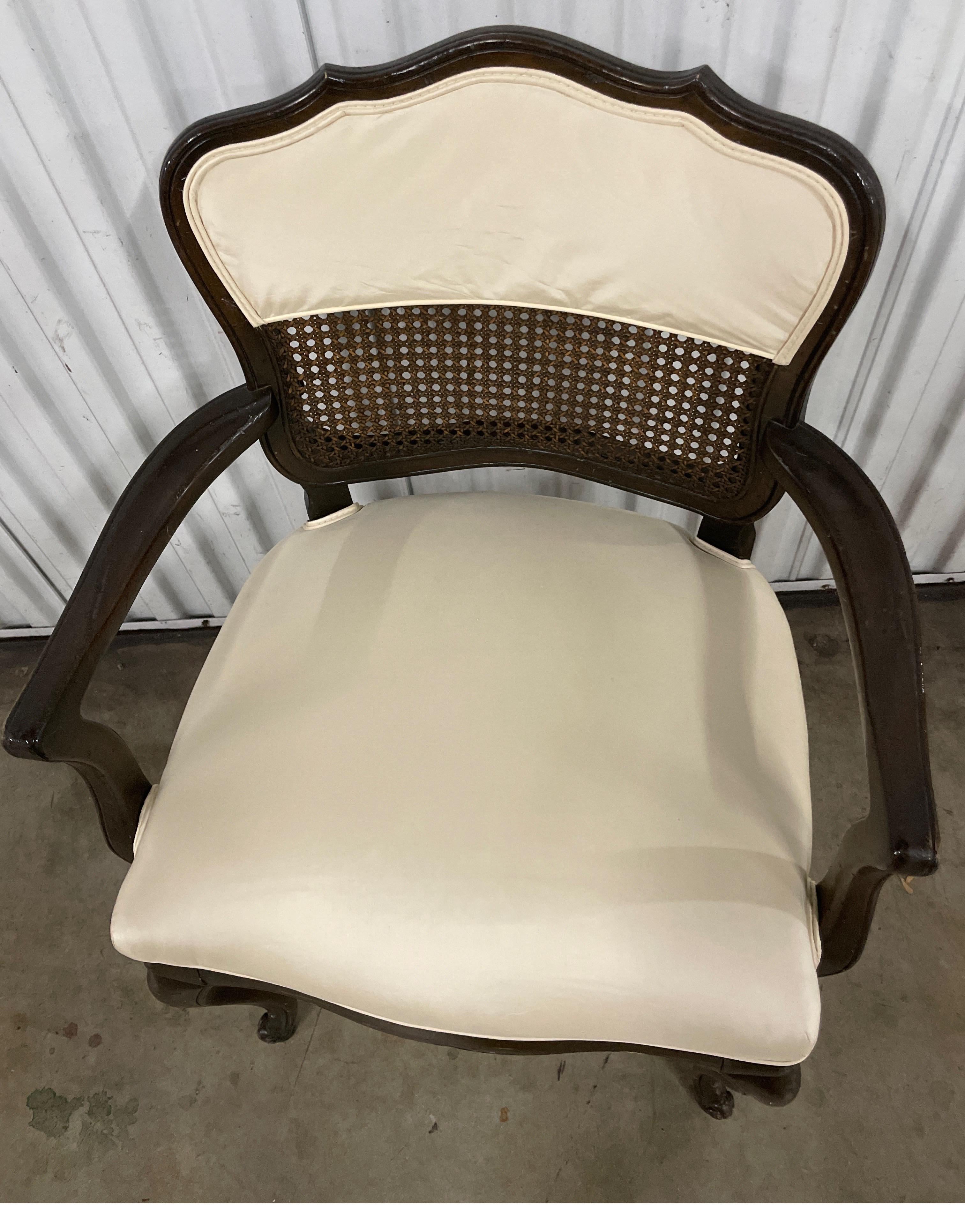 Country French Style Armchair In Good Condition For Sale In West Palm Beach, FL