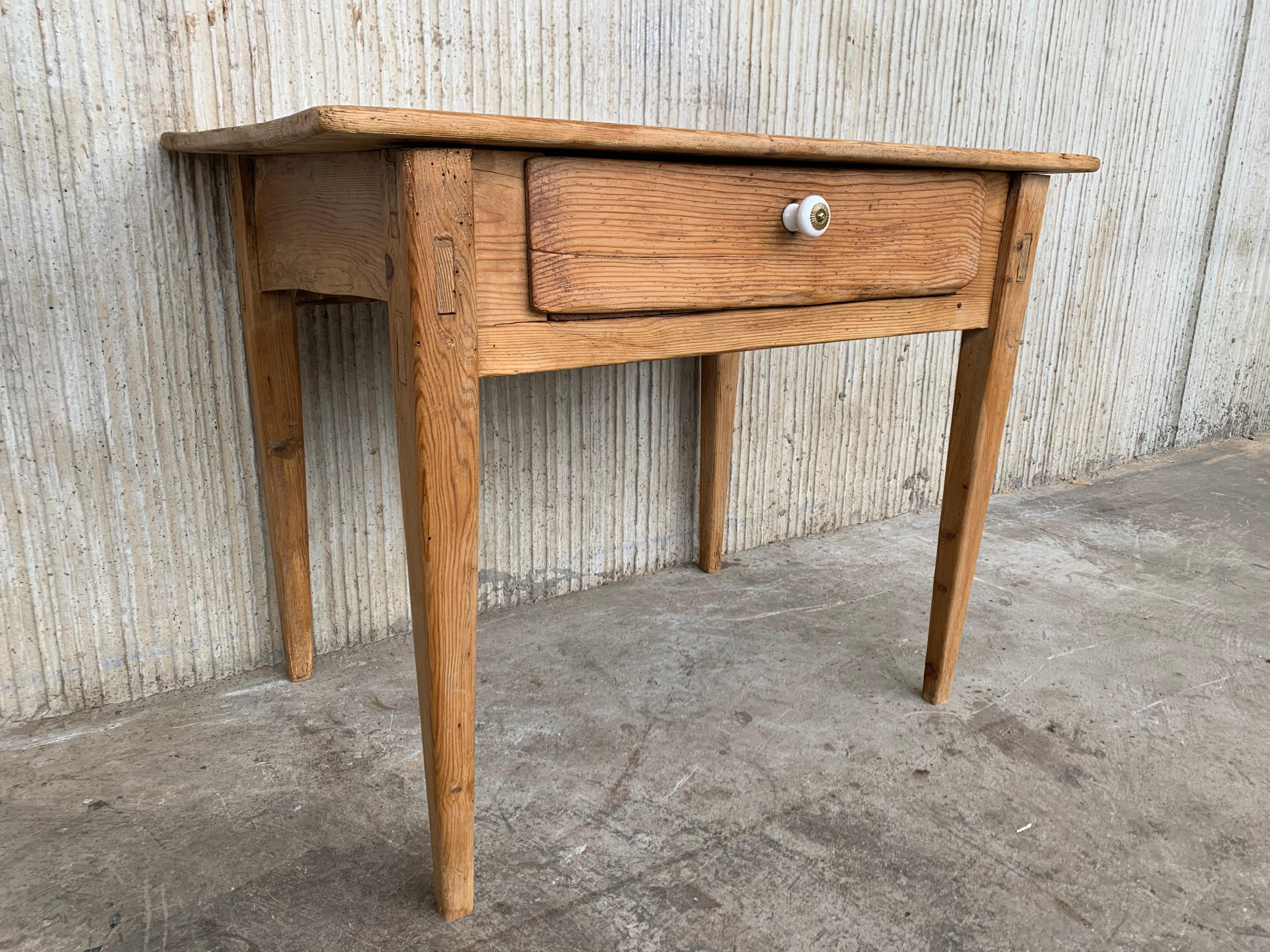 Country French Style Bleached Pine Farmhouse Side, Coffee or Nightstand Table In Good Condition In Miami, FL
