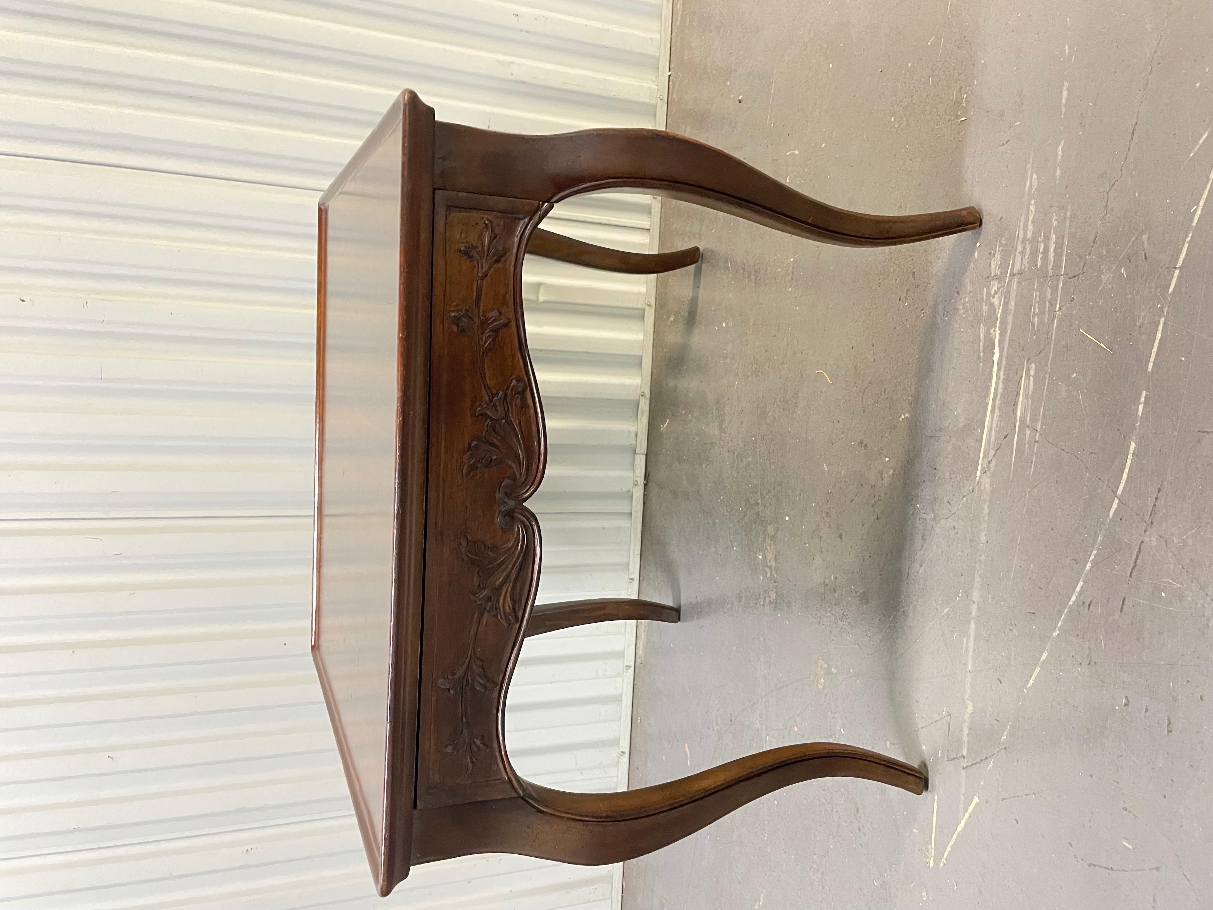 Louis XV Table d'appoint de style campagnard français en vente
