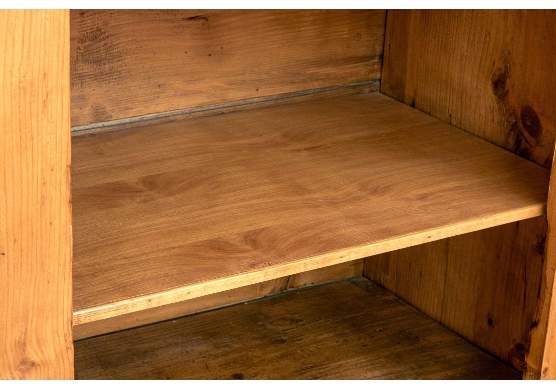 Armoire francese di pino a due partiAntique in vendita 5