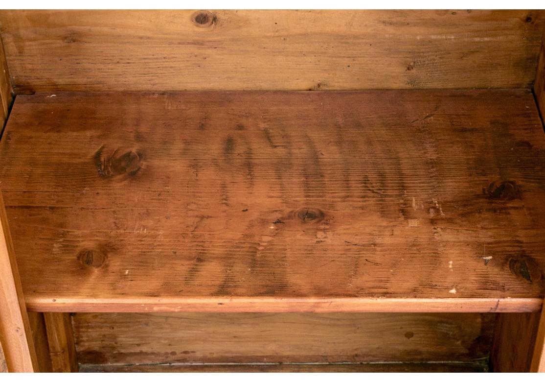 Armoire francese di pino a due partiAntique in vendita 7