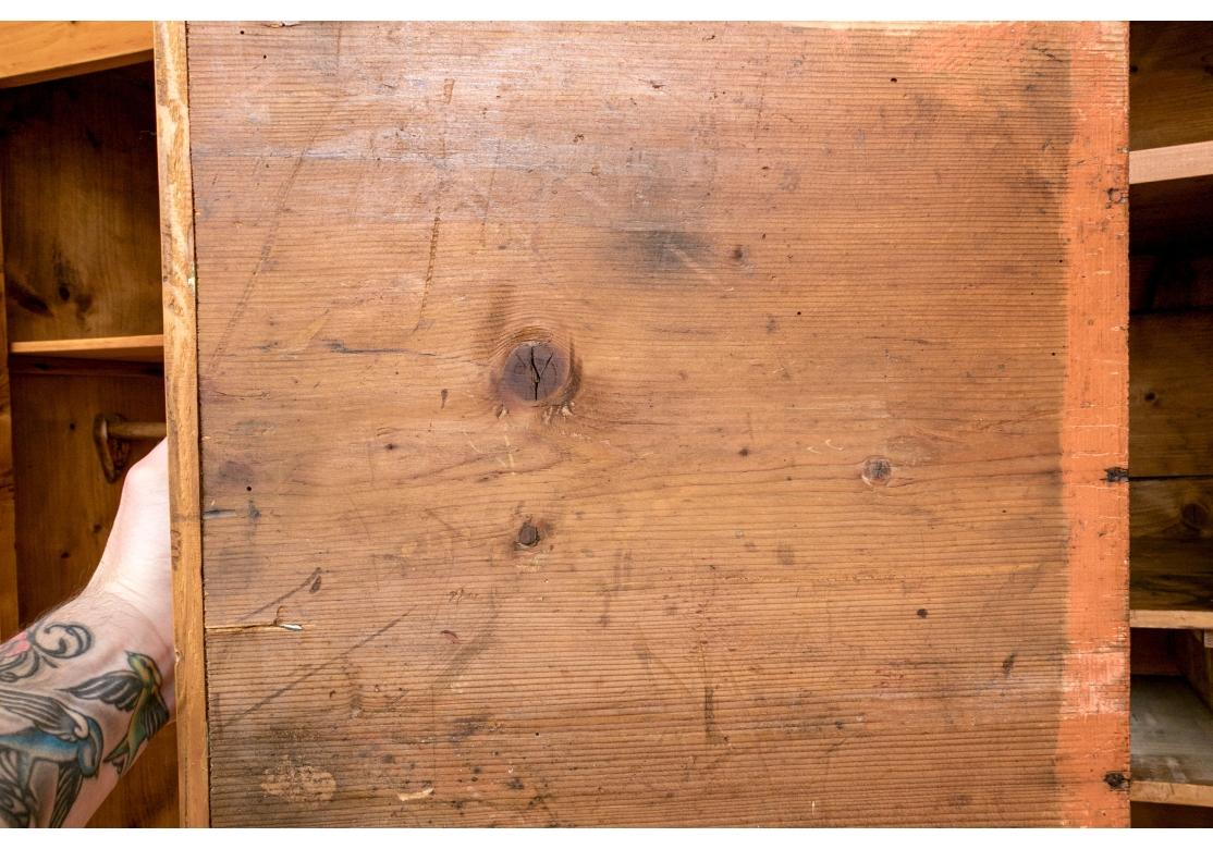 Armoire francese di pino a due partiAntique in vendita 8