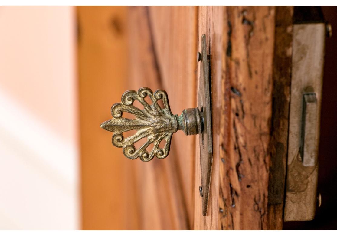 XIX secolo Armoire francese di pino a due partiAntique in vendita