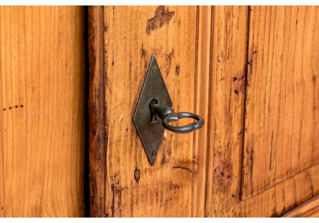 Armoire francese di pino a due partiAntique in vendita 2