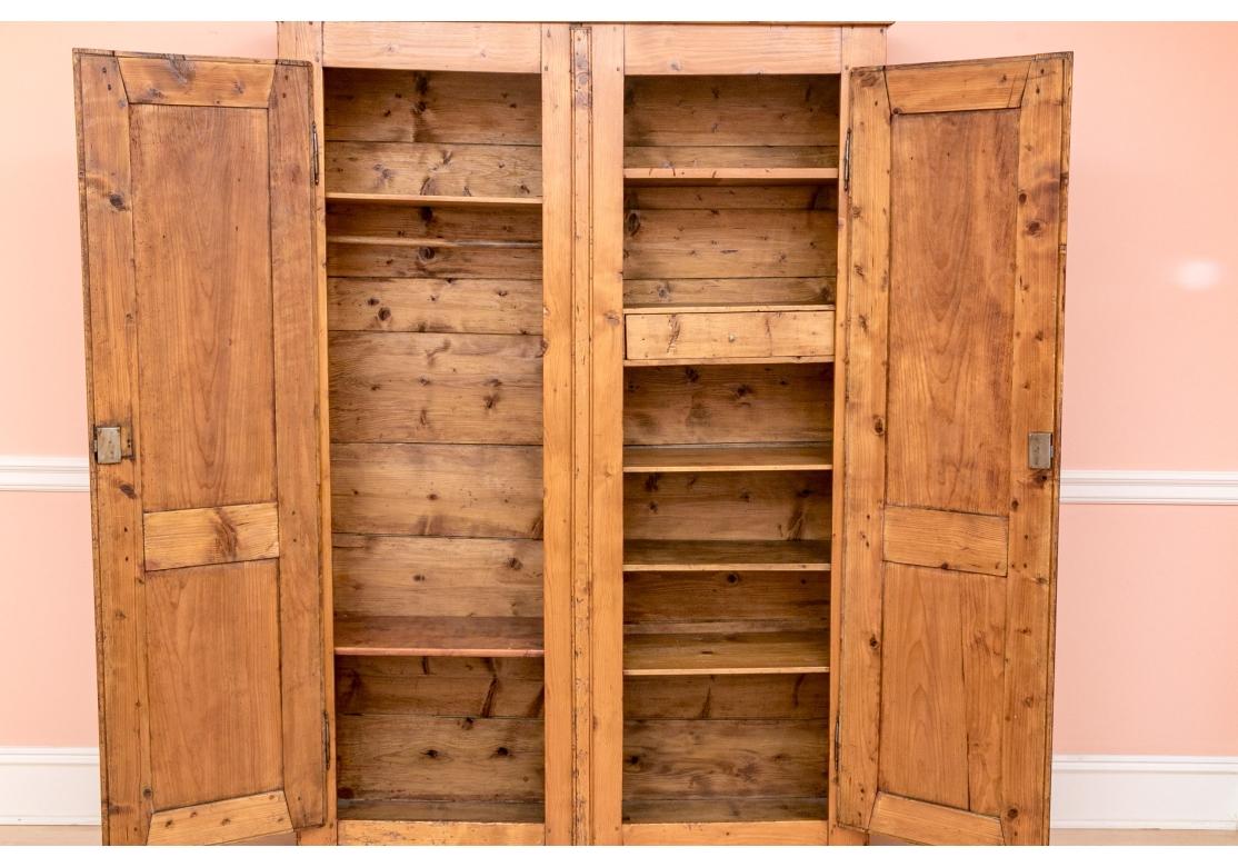 Armoire francese di pino a due partiAntique in vendita 3