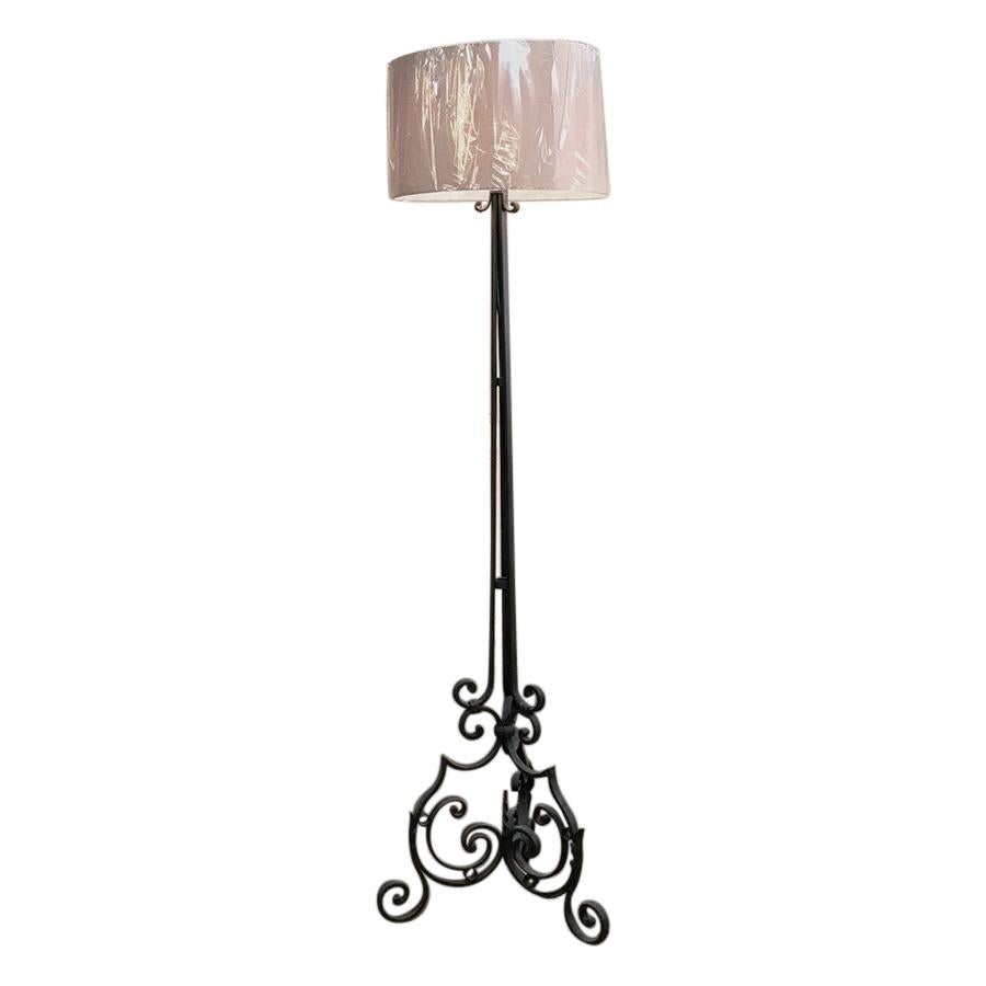Country French wrought iron floor lamp has been wonderfully hand-crafted in the south of France by a talented blacksmith, and has also been newly electrified. Note the intricate scrollwork on the tripod base and just above, proof of the skills of
