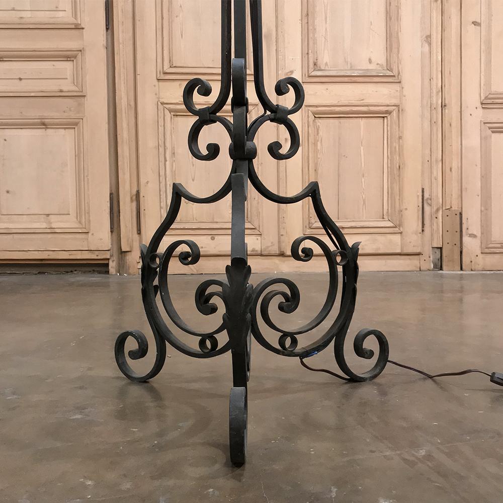 20th Century Country French Wrought Iron Floor Lamp For Sale