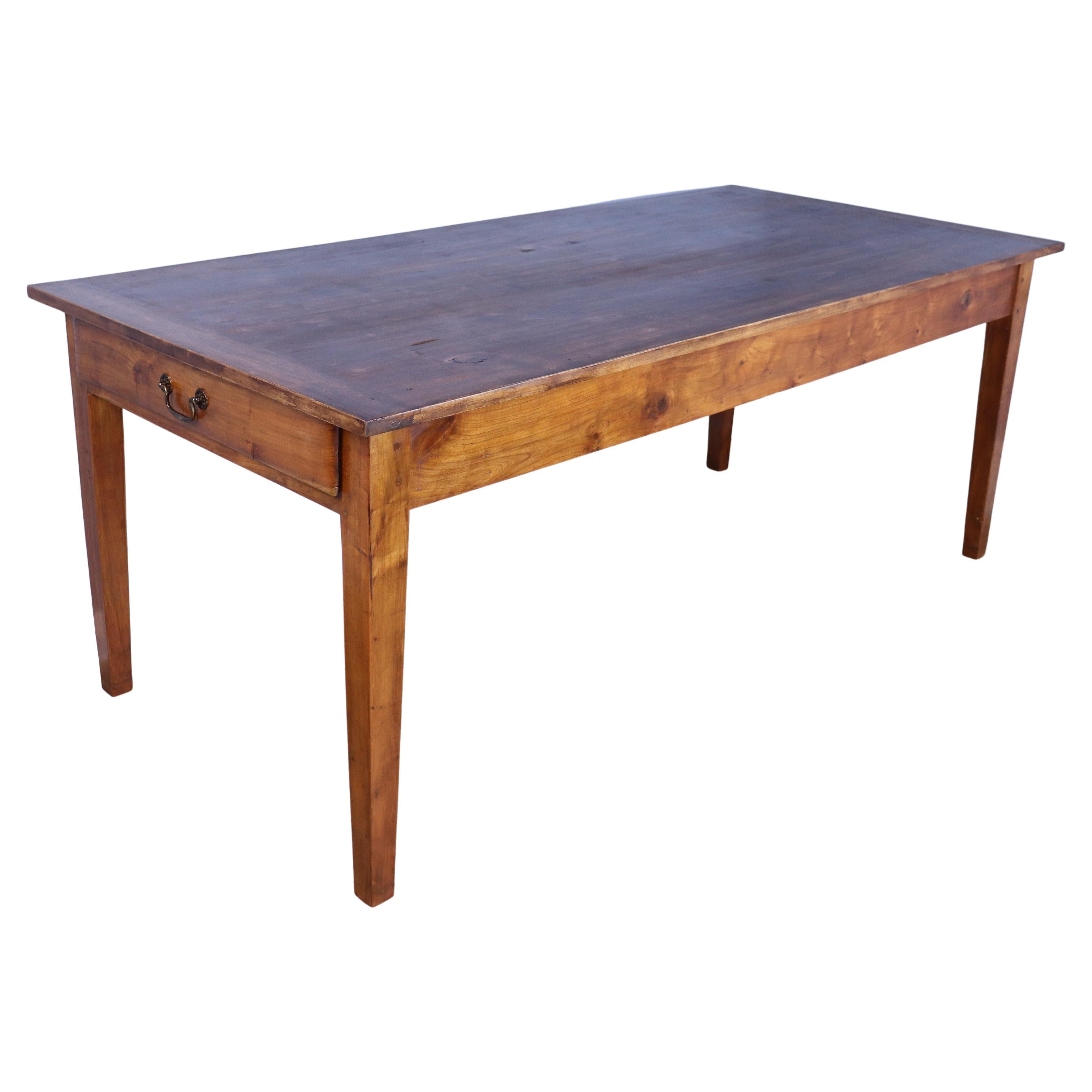Table de ferme en bois fruitier de campagne, un tiroir et des extrémités en panneau pain en vente