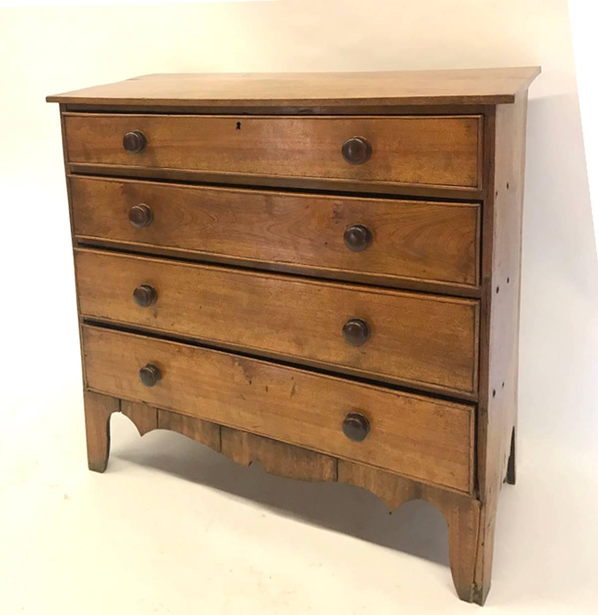 American Country Hepplewhite Chest of Drawers