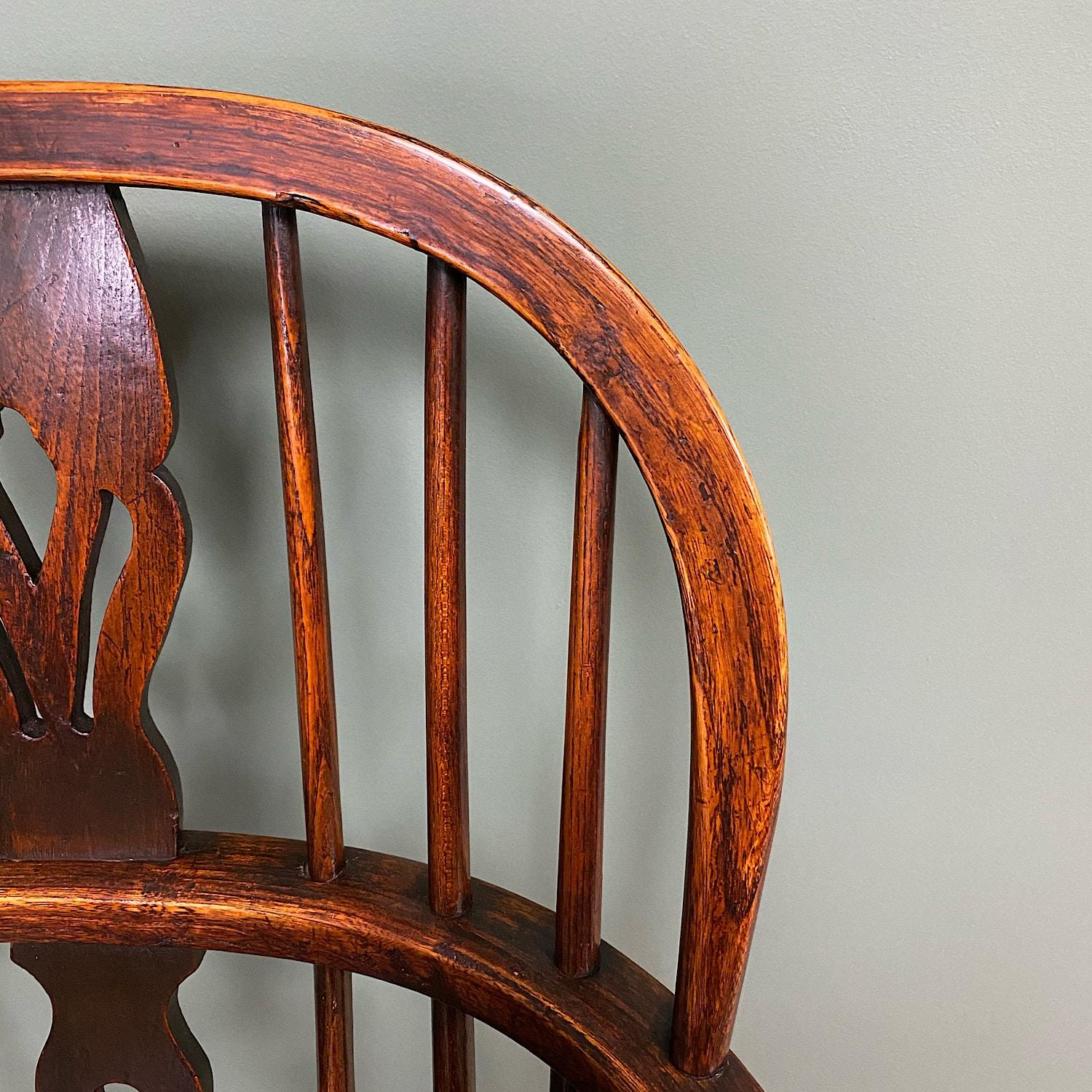 British Country House 19th Century Georgian Oak and Elm Antique Windsor Chair For Sale