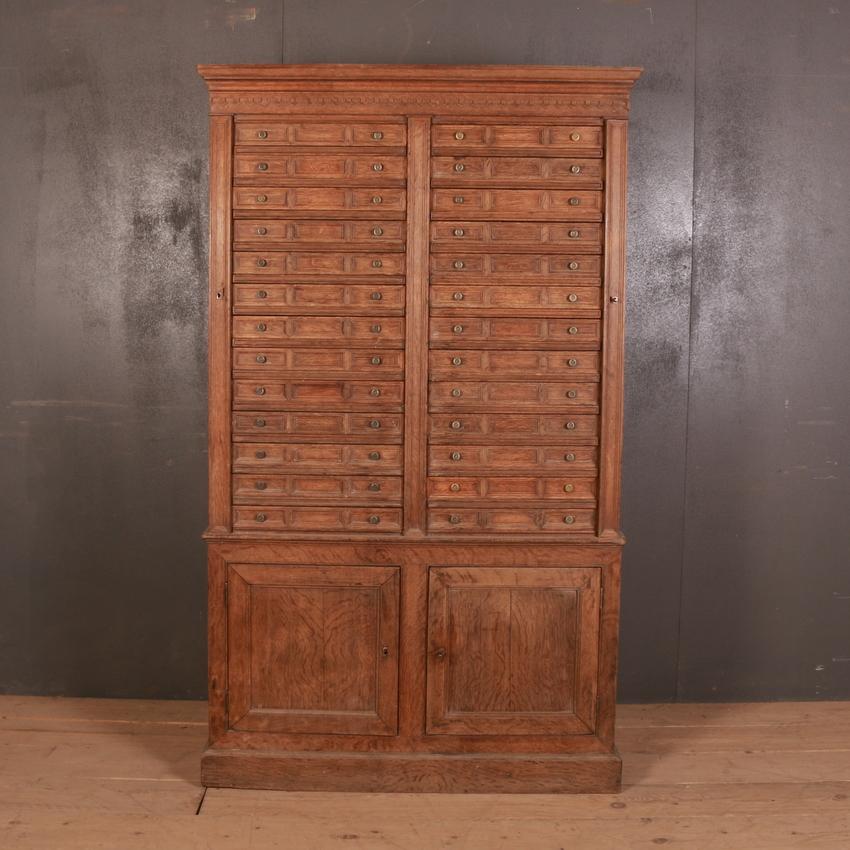 Wonderful 19th century country house bank of 26 drawers. Lovely faded oak, 1840

Dimensions
42.5 inches (108 cms) wide
20.5 inches (52 cms) deep
70.5 inches (179 cms) high.

