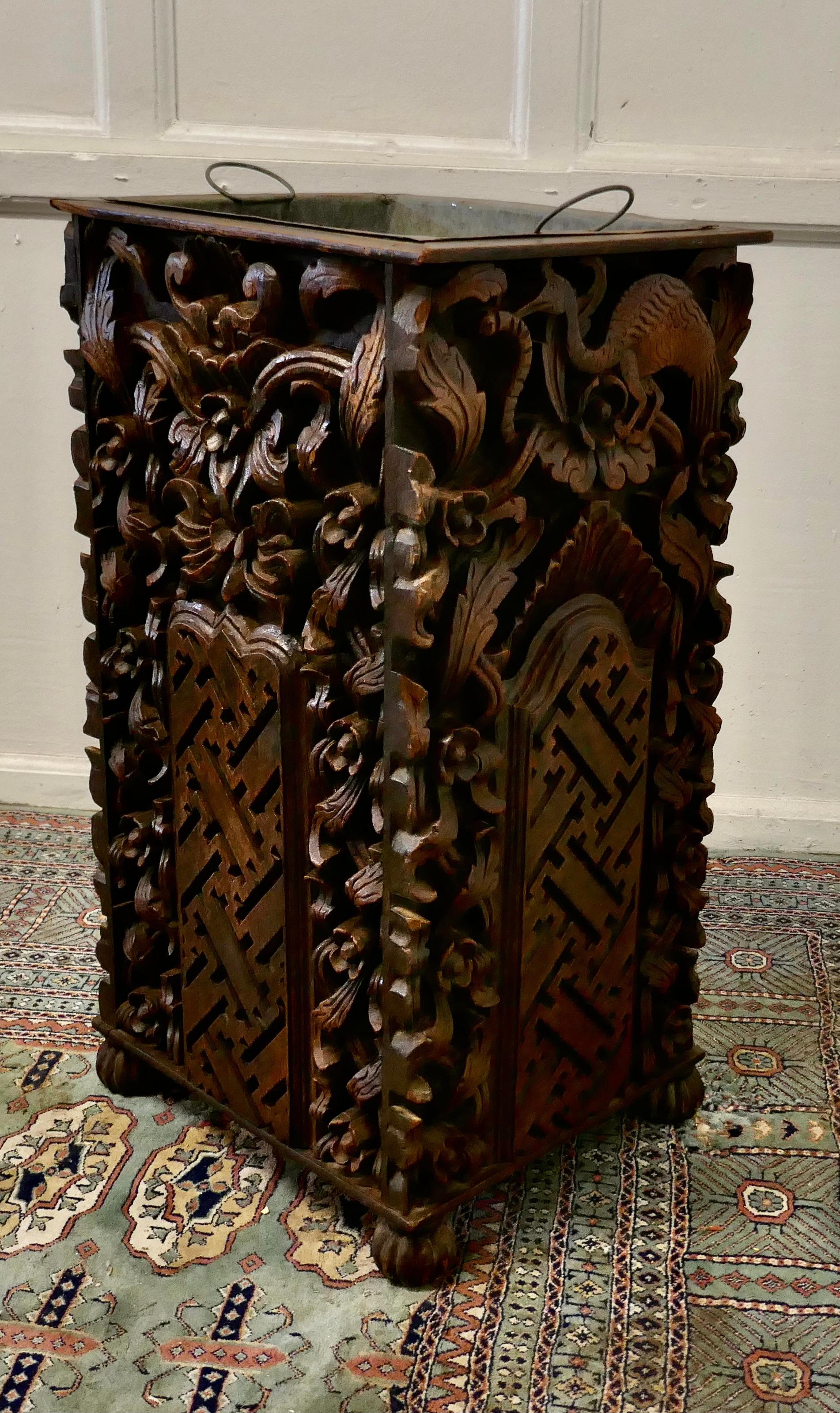 Country House Carved Gothic Oak Umbrella Stand In Good Condition For Sale In Chillerton, Isle of Wight