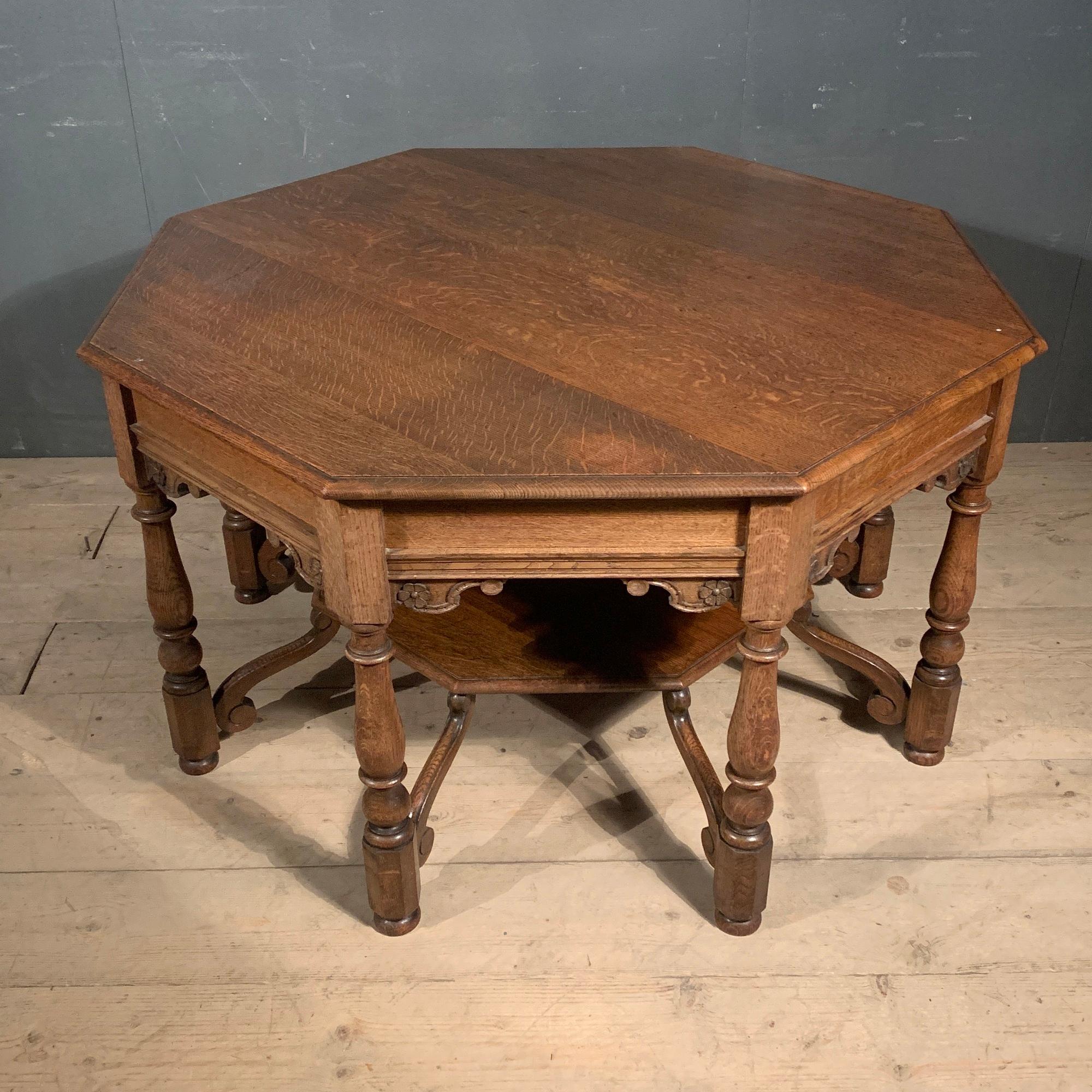 Country House Centre Table In Good Condition In Leamington Spa, Warwickshire