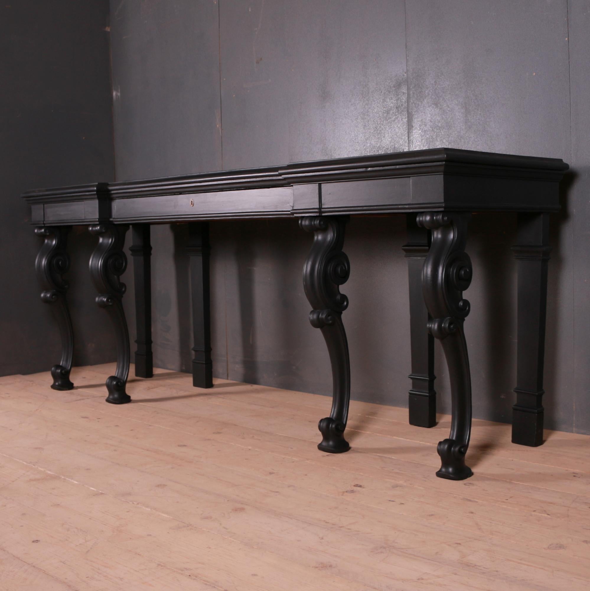 Very good large early 19th century ebonized Country House console table, 1820.

Dimensions
102 inches (259 cms) wide
28 inches (71 cms) deep
39.5 inches (100 cms) high.