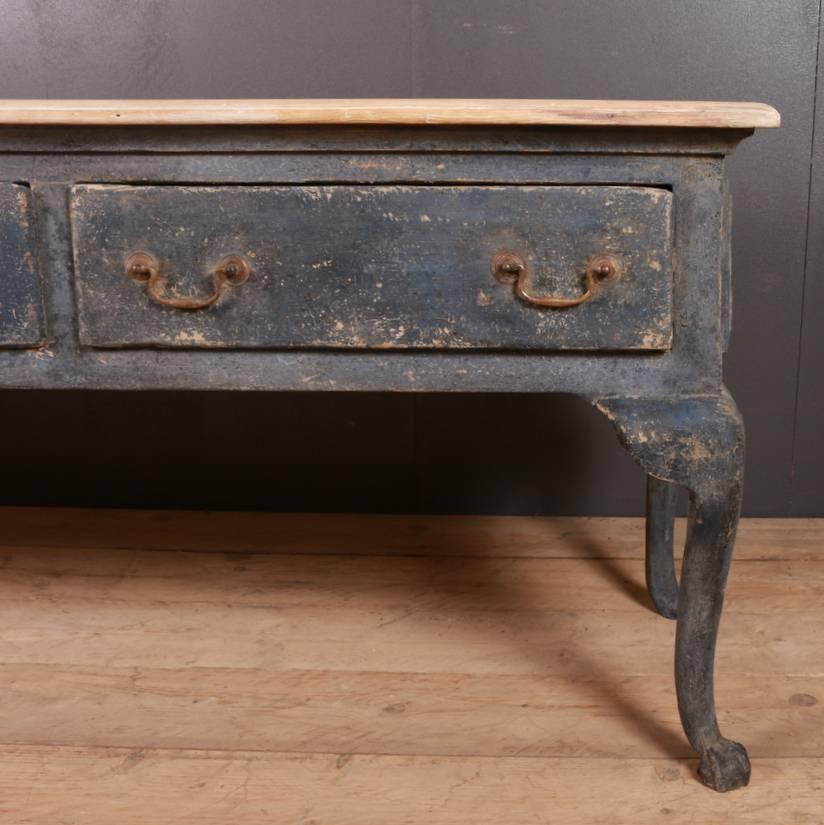 Very rare 18th century painted country house dresser base with cabriole front legs with ball and claw feet, 1780

Dimensions:
91 inches (231 cms) wide
23.5 inches (60 cms) deep
32 inches (81 cms) high.

 