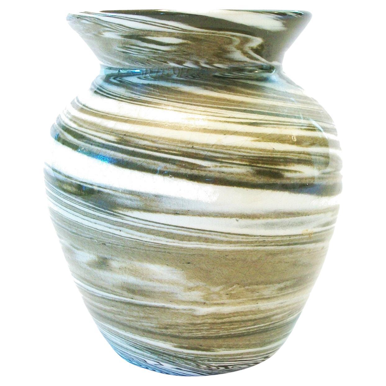 COUNTRY LIFE POTTERY – Vintage-Vase aus Achatware von Studio Pottery – Großbritannien – um 1977