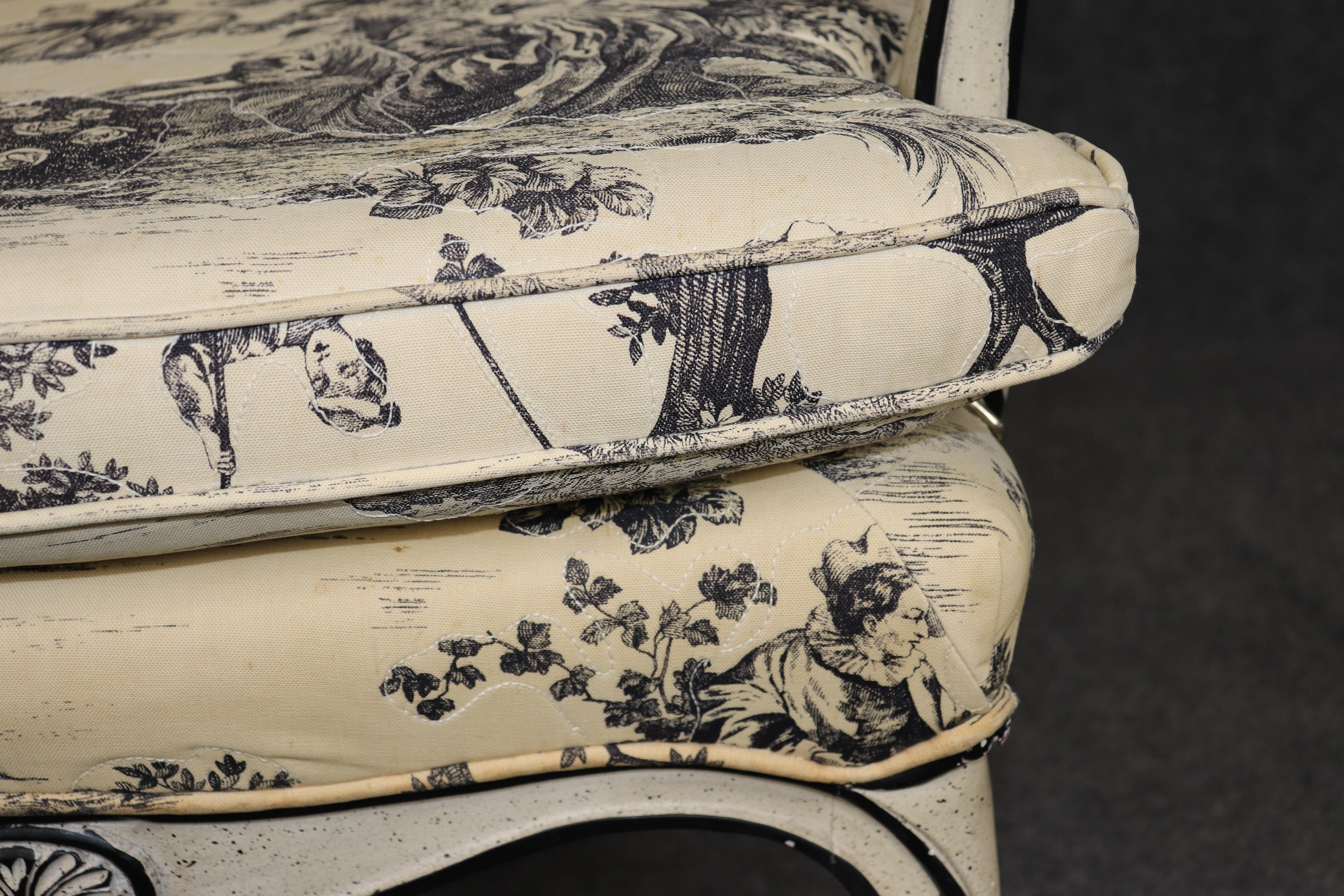 Country Louis XV Style Creme Paint Decorated and Carved Settee 8