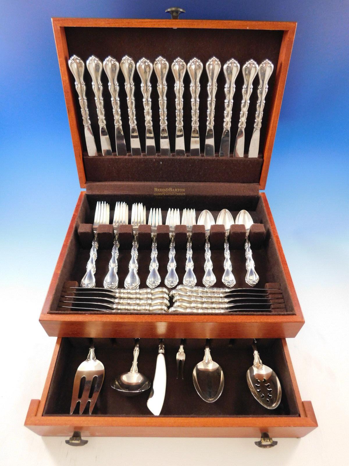 Un classico senza tempo, il set di posate in argento sterling COUNTRY MANOR BY TOWLE, 66 pezzi. Questo set comprende:


12 COLTELLI, 9 1/8
