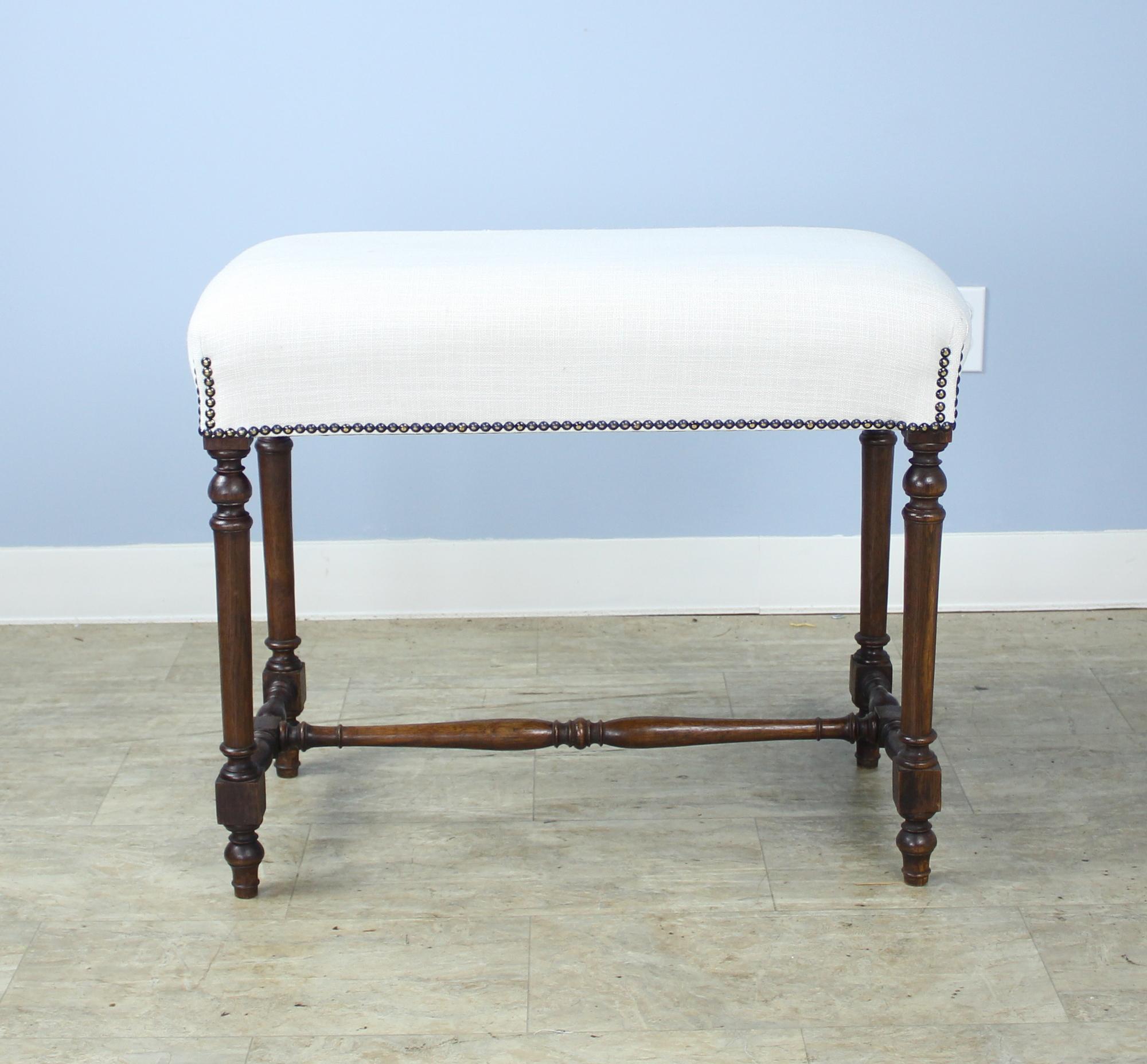 spindle leg ottoman