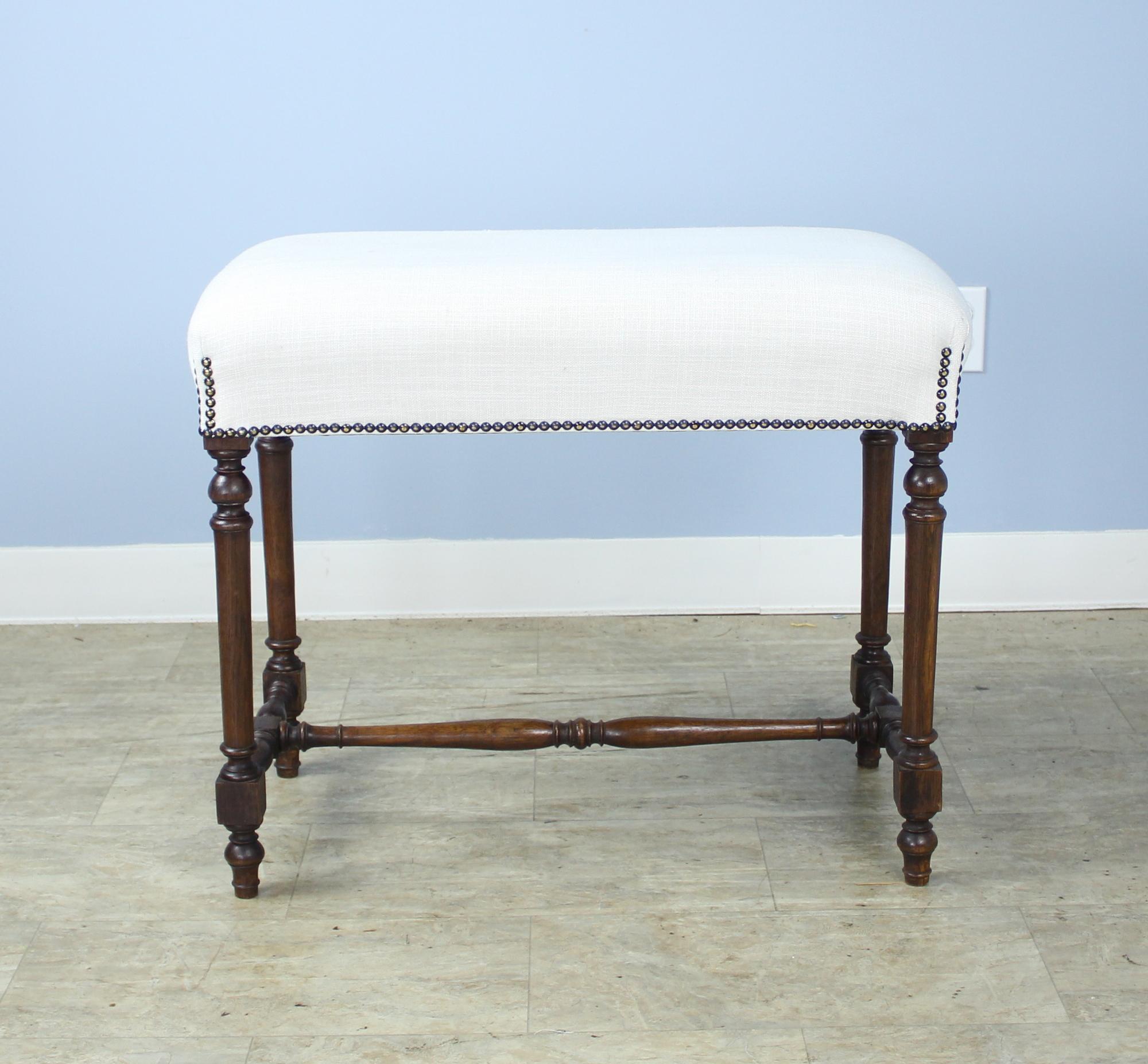 spindle leg ottoman