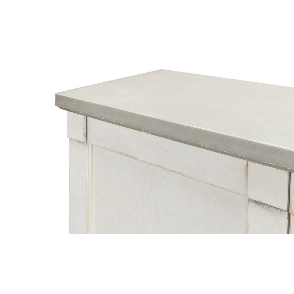 Off White and Gray bemaltes Sideboard im Landhausstil (Holz) im Angebot