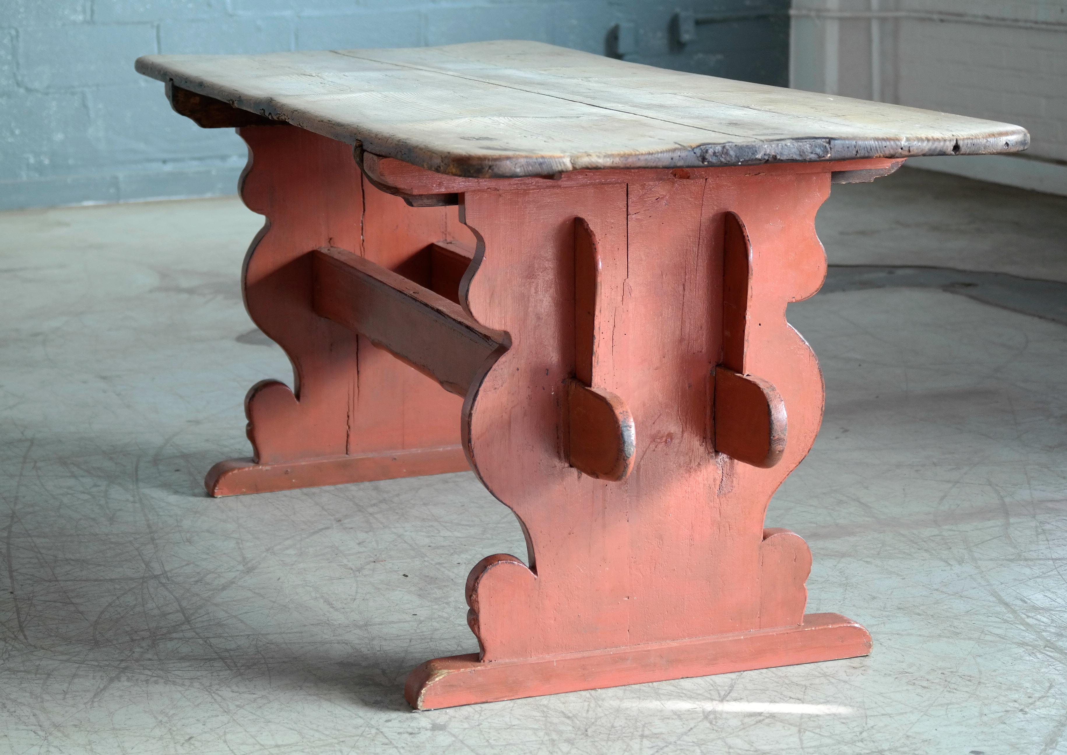 Country or Provence Style Dining Table in Rustic Pine from Denmark, circa 1900 In Good Condition In Bridgeport, CT