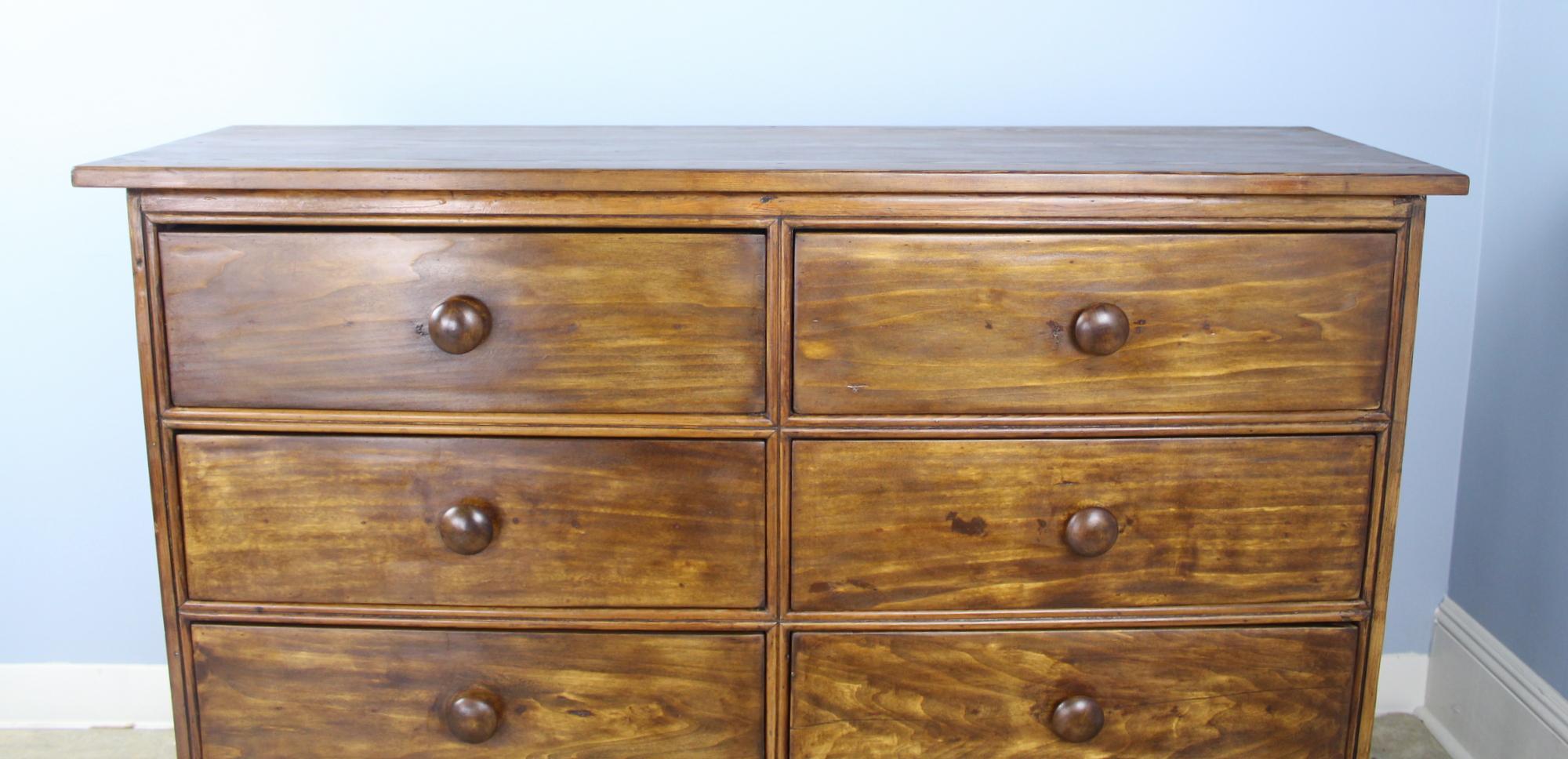 Country Pine Bank of 8 Drawers In Good Condition In Port Chester, NY