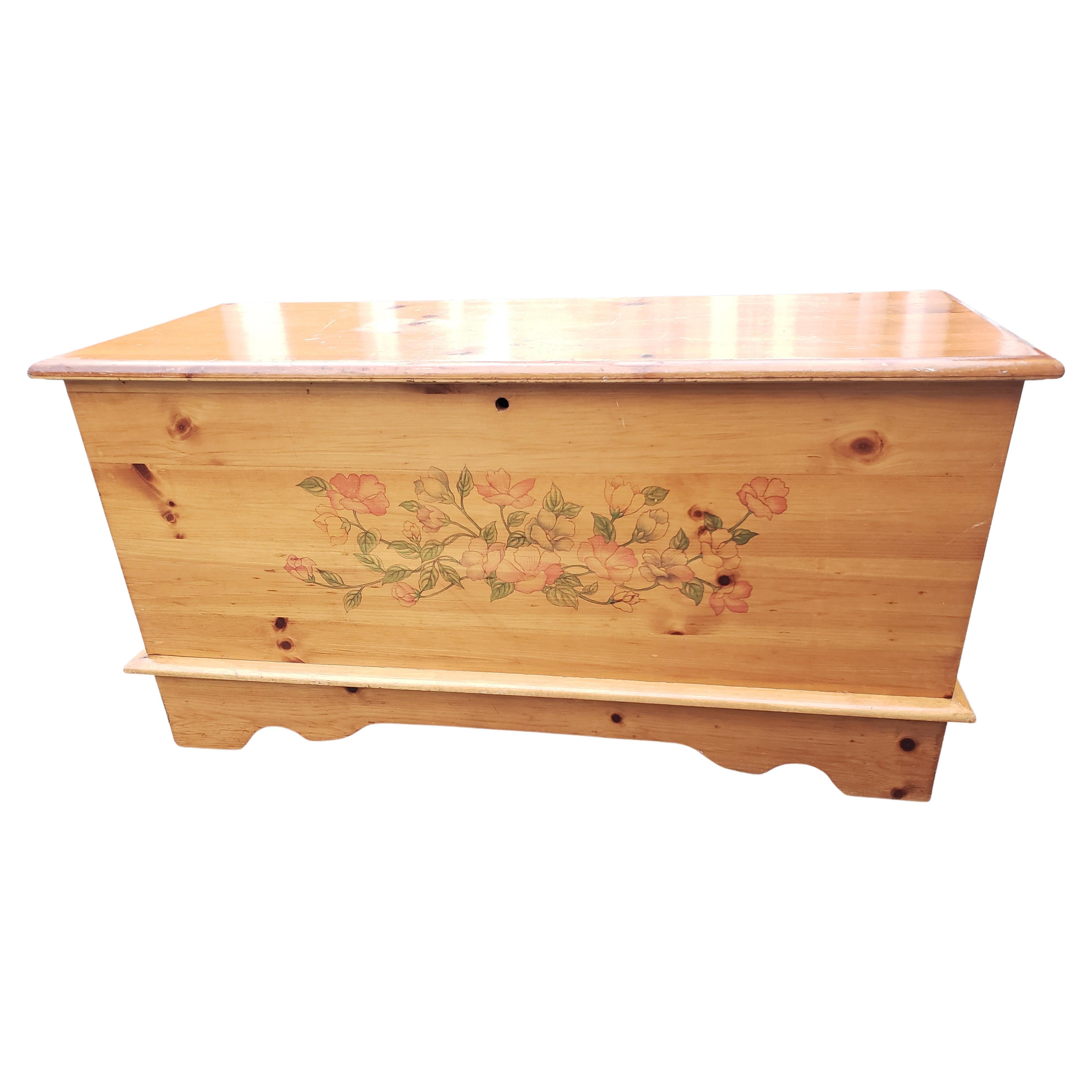 American Classical Country Pine Blanket Chest with Inner Cedar Lining For Sale