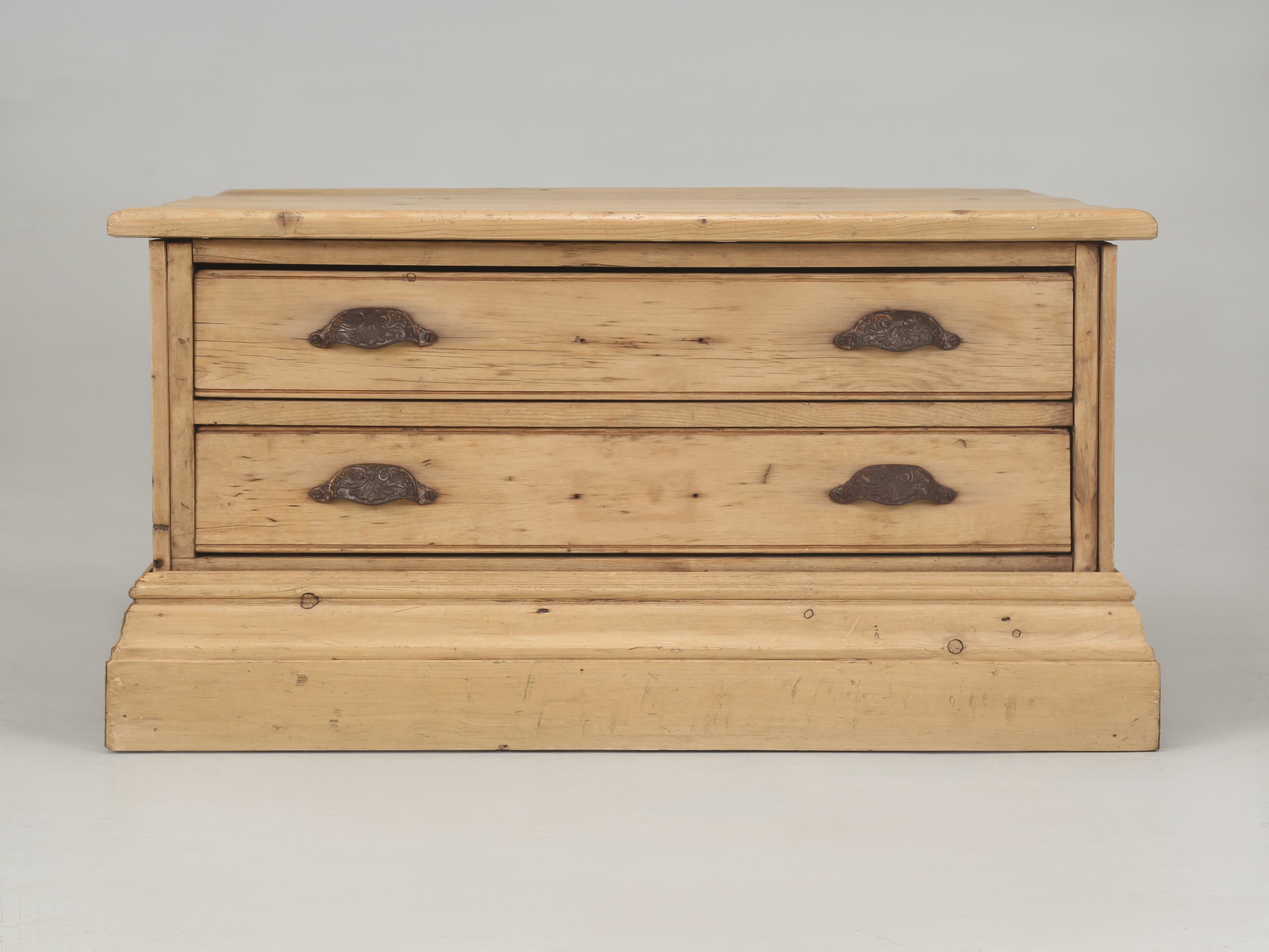 Country Pine Coffee Table Made from Antique English Architects Planning Chest In Good Condition For Sale In Chicago, IL
