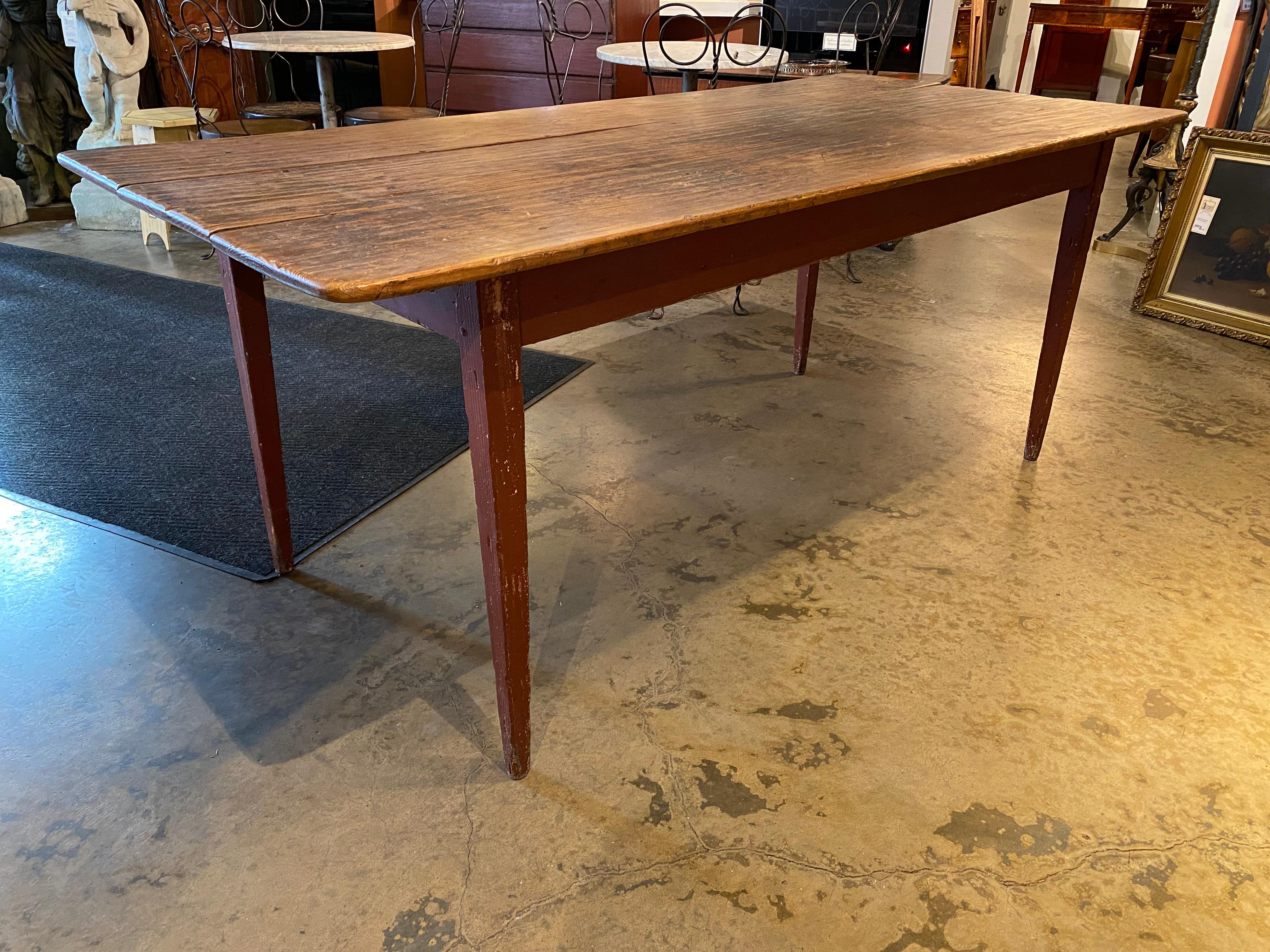 Table de salle à manger Country Pine Harvest avec base peinte en rouge en vente 2