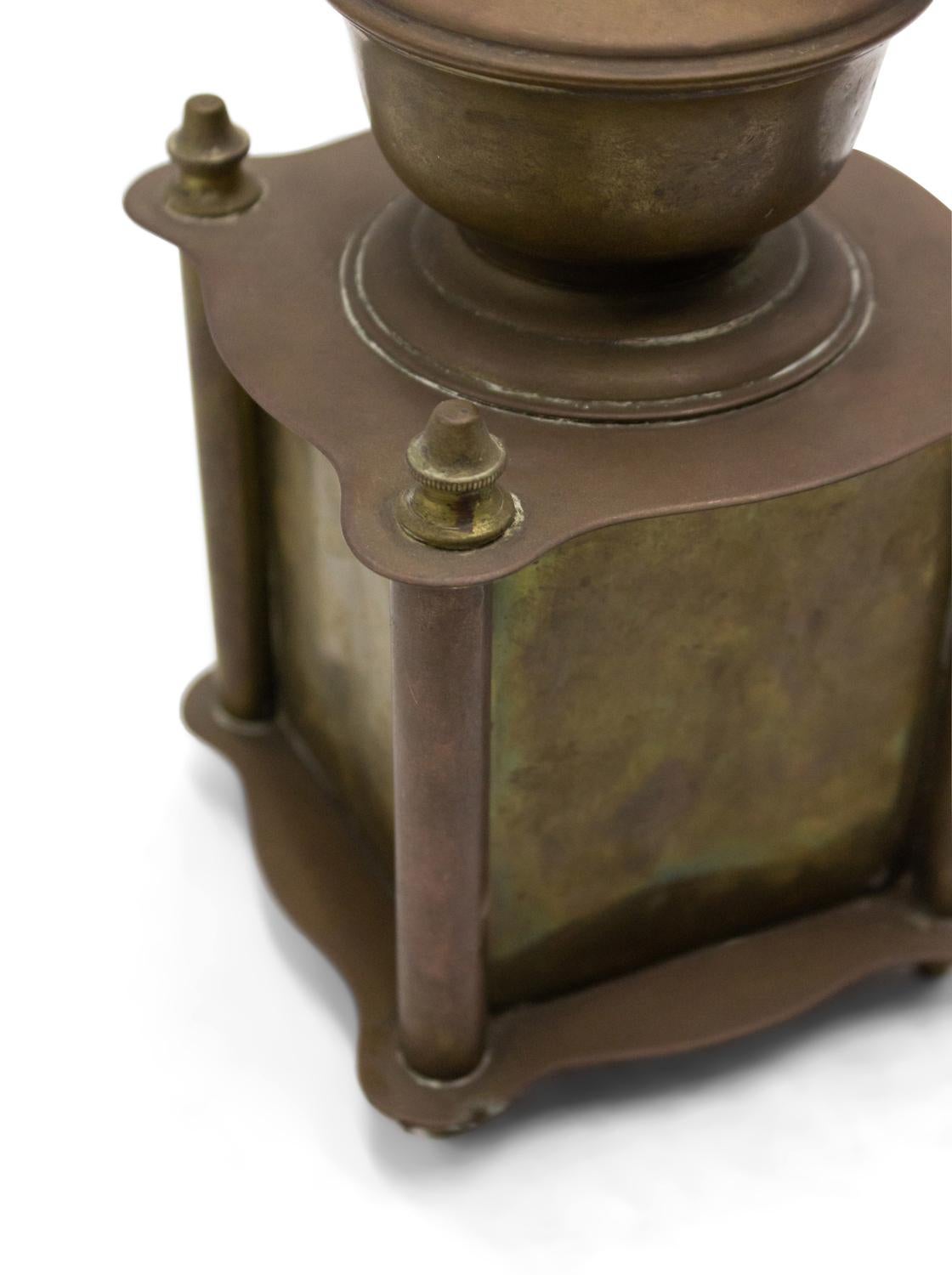Américain Country Small Brass Coffee Grinder en vente