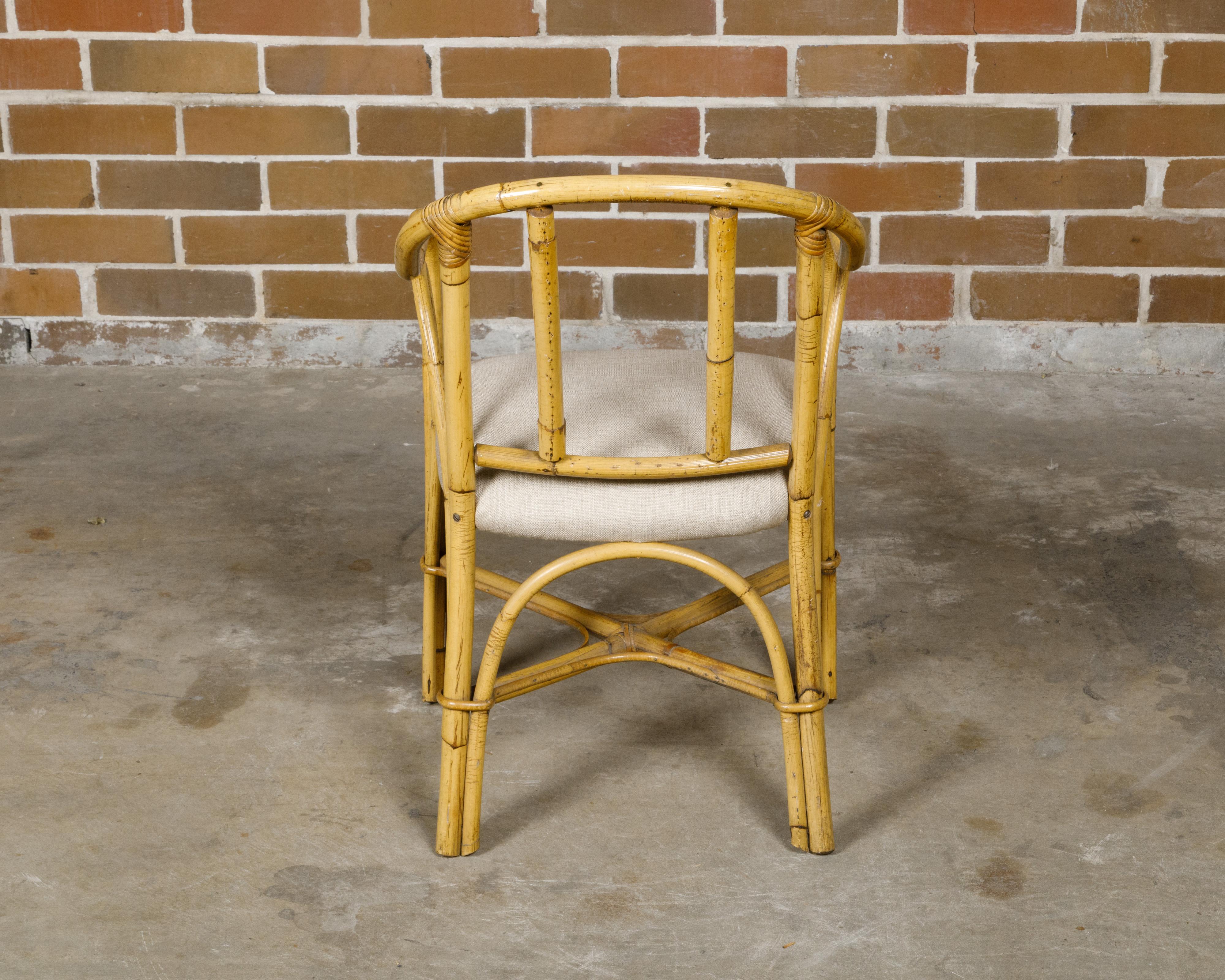 Inglese Sedia inglese anni '20 in stile country in bambù con rivestimento personalizzato in vendita