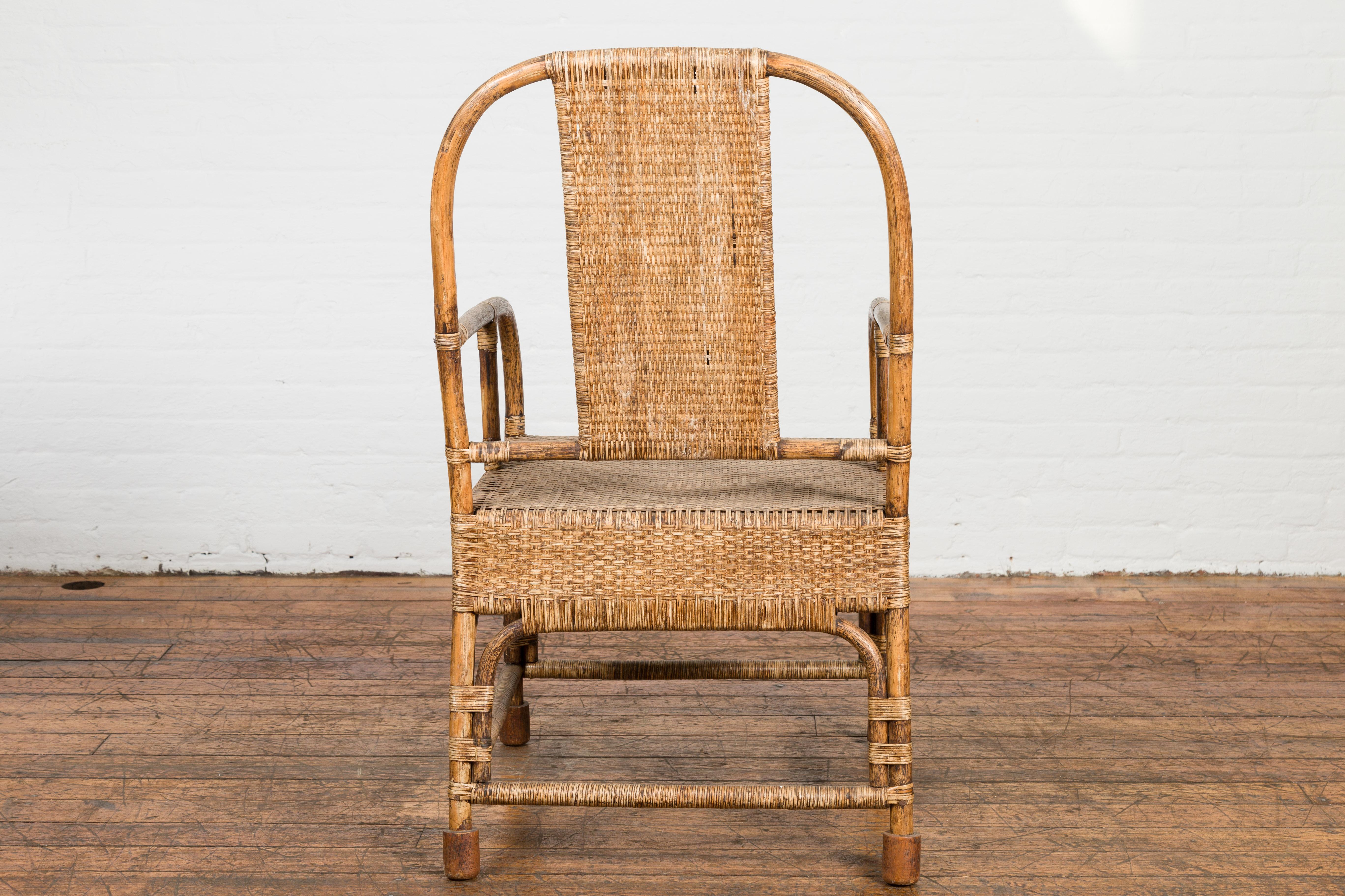 Fauteuil vintage en rotin tissé à la main de style campagnard avec dossier arrondi en vente 5
