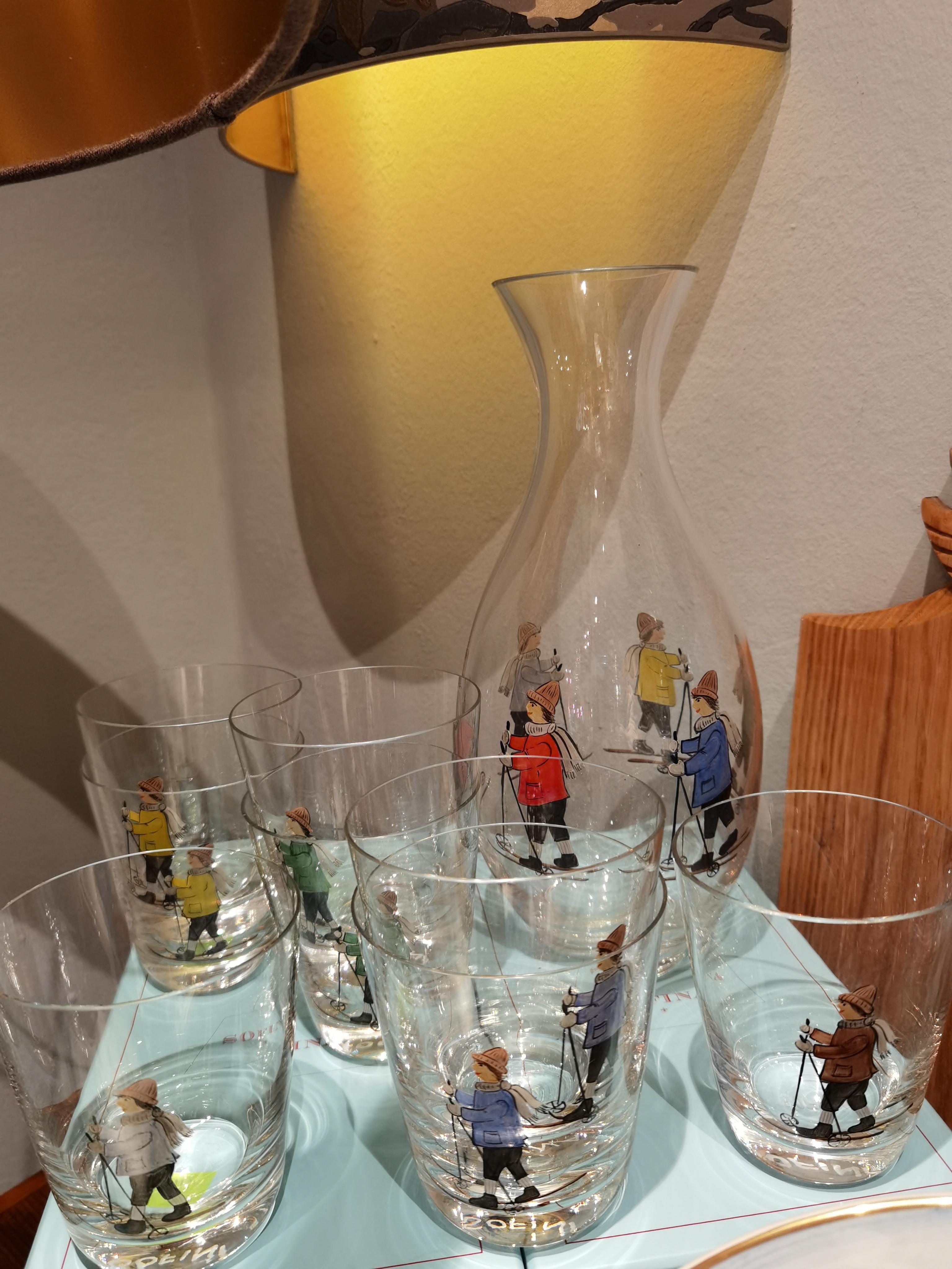 Country Style Crystal Carafe Hand Painted Skier Decor Sofina Boutique Kitzbühel In New Condition For Sale In Kitzbuhel, AT