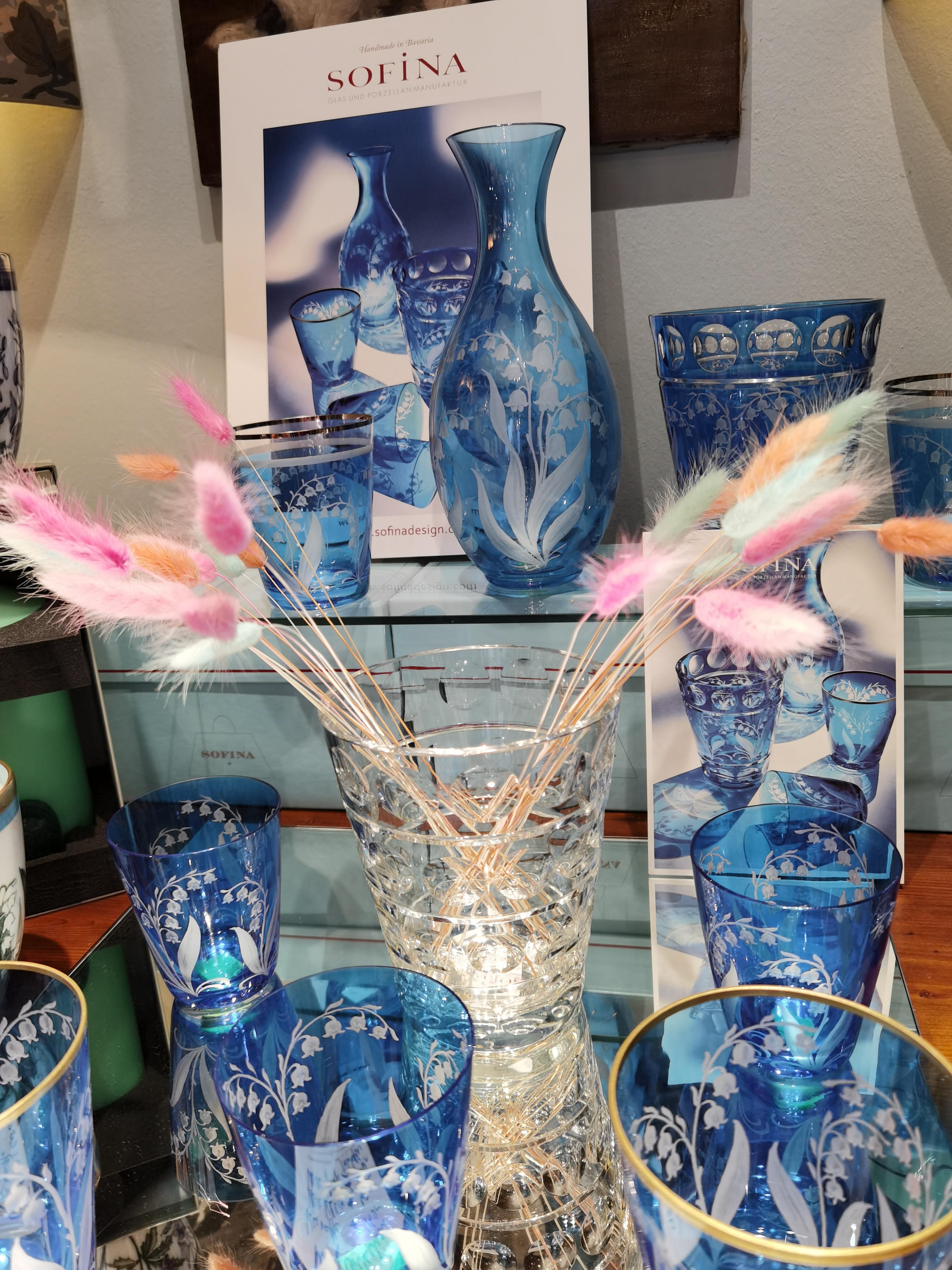 Landhausstil Kristallglas-Karaffe Blau Sofina Boutique Kitzbühel (Handgefertigt) im Angebot
